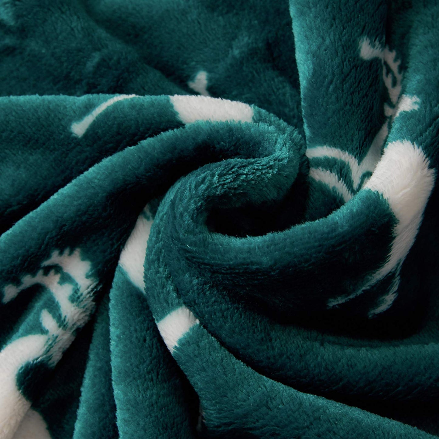 FY FIBER HOUSE Christmas Home Decor Flannel Fleece Throw Blanket for Couch Sofa with Reindeer Print，50"X60", Green