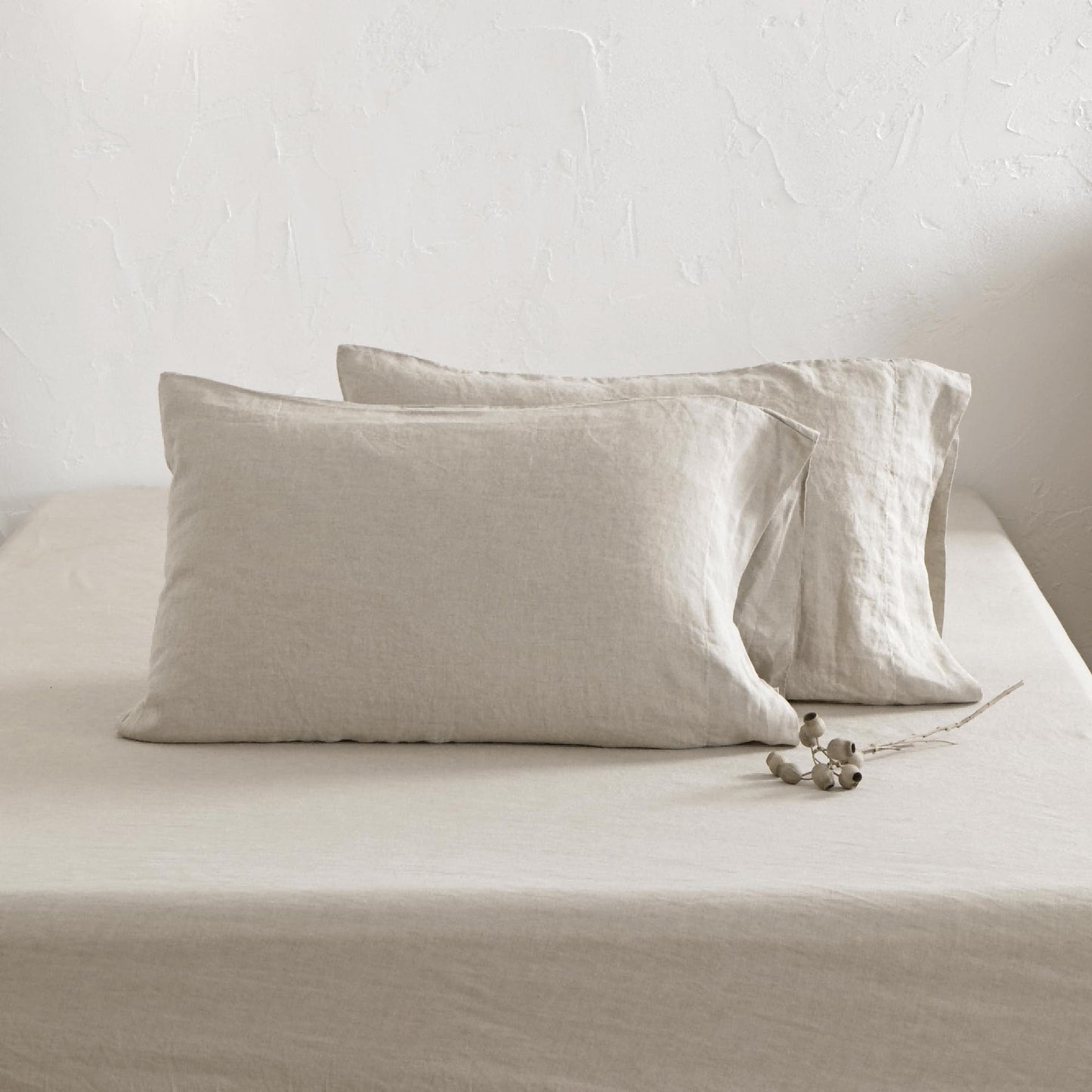 ATLINIA 100% Pure Flax Linen Bedding Set - Stone Washed French Linen Fabric Deep Pocket Fitted Sheet Farmhouse Flat Sheet 2 Pillowcases (Natural, Queen)