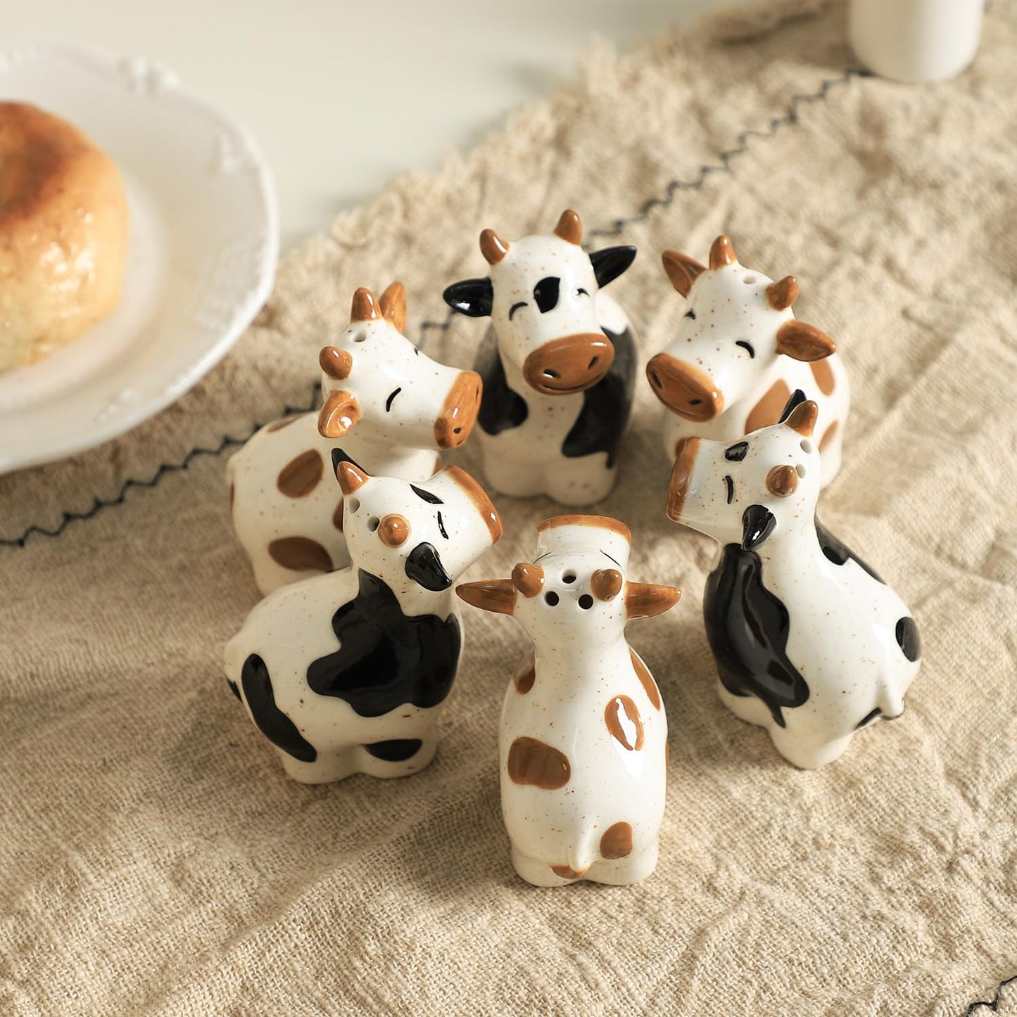 Bicuzat Ceramic Cartoon Cows Shape Salt & Pepper Shakers Set, Hand-Painted Cows Salt and Pepper Shakers, 2 PCS Set-Brown-B