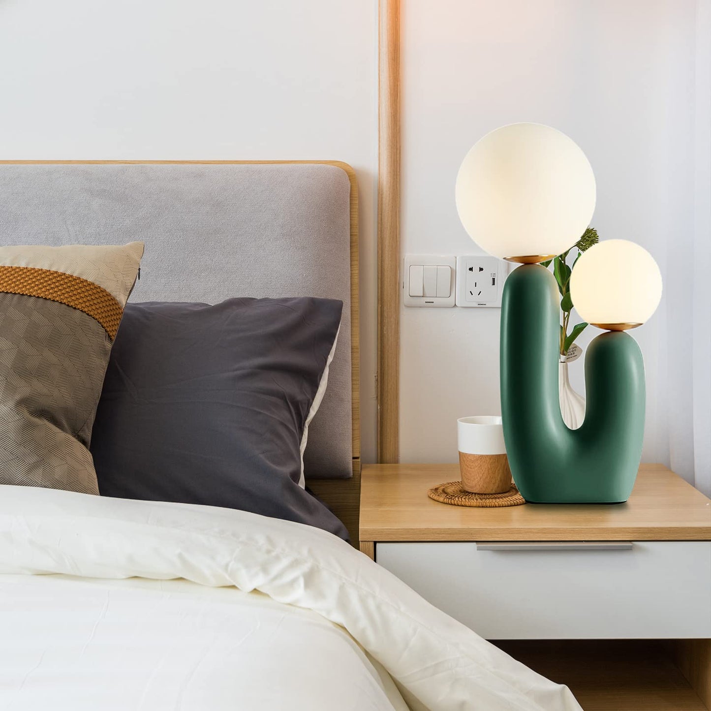 Arturesthome Nightstand Desk Lamp, Creative Nordic Living Room Bedside Bedroom Table Lamp with Light Bulbs, Green