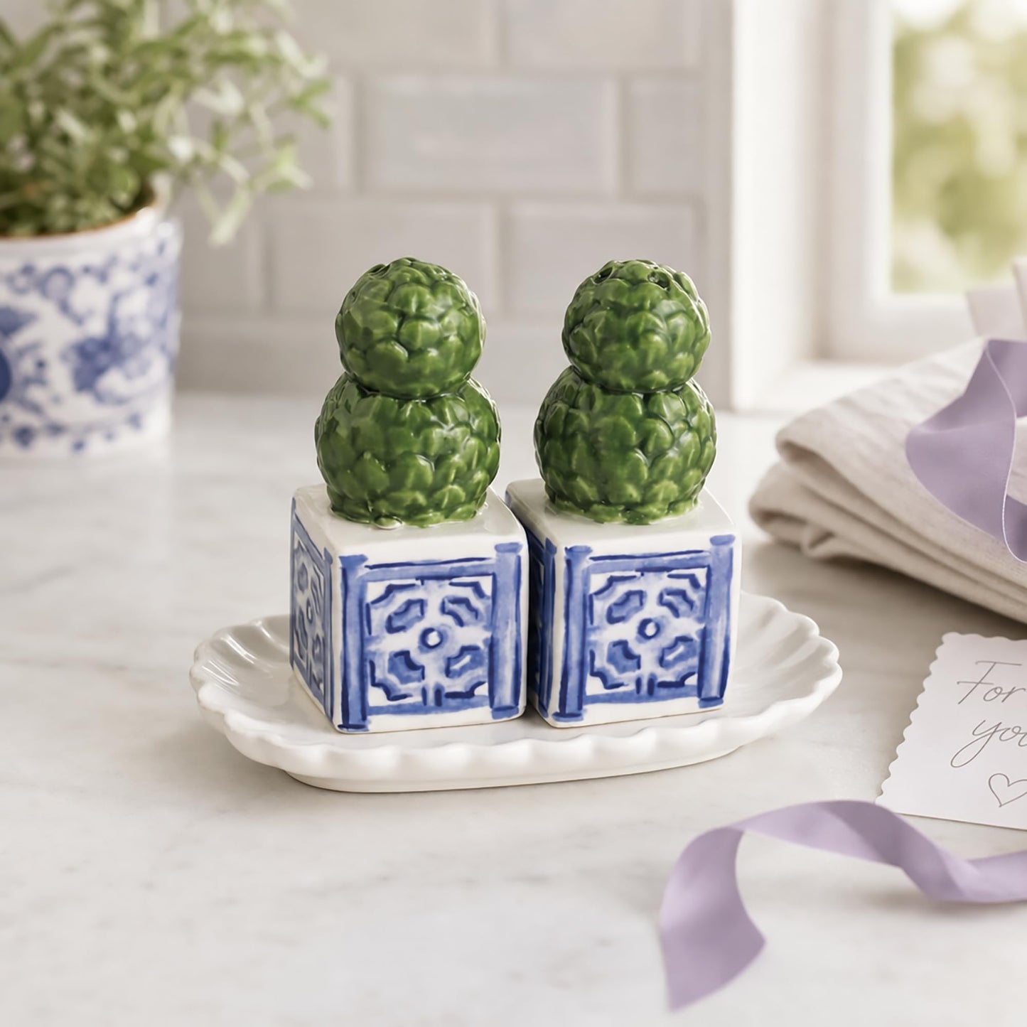 Mud Pie Ceramic Topiary Salt And Pepper Shaker Set