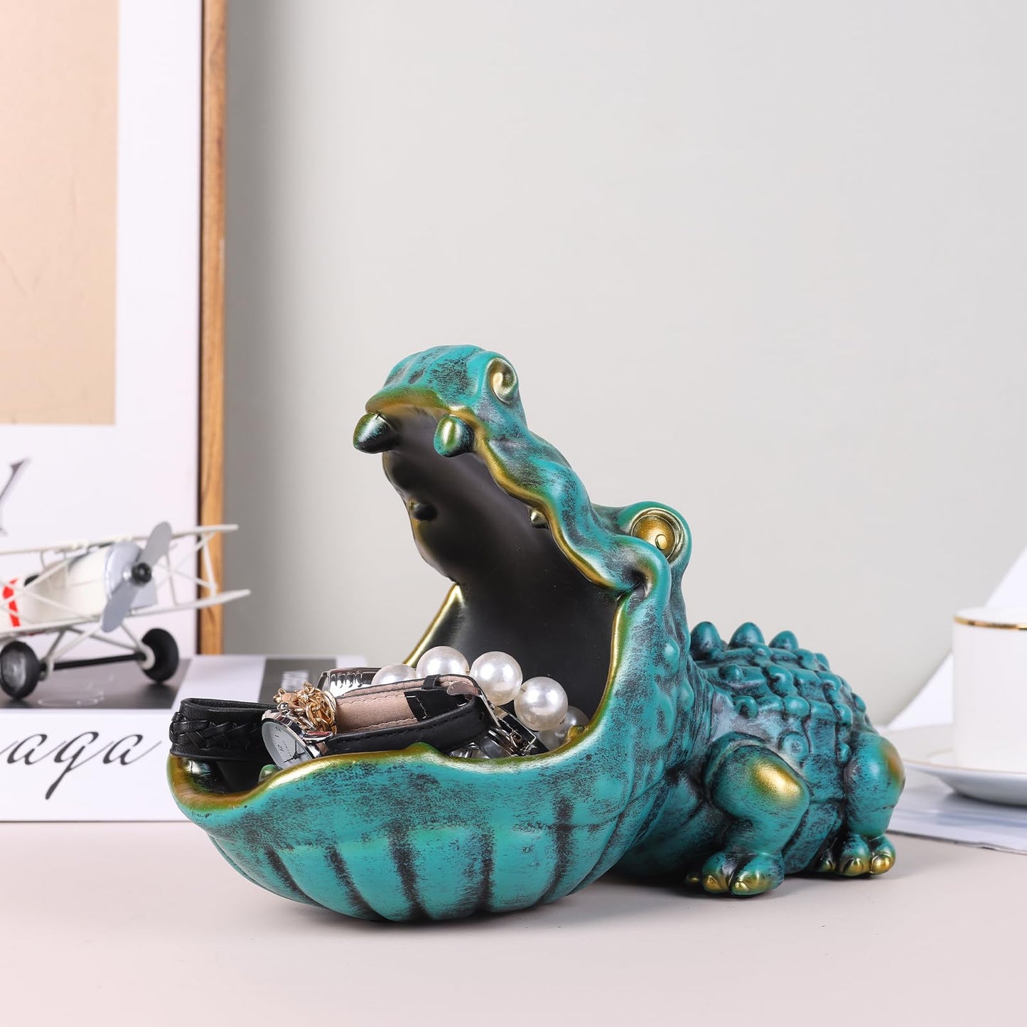 oliruim Alligator Statue Key Bowl, Fun Animal Statue Candy Dish for Entryway Decorative Bowl, Office Candy Dish, Big Mouth Sculpture Home Living Room Trinket Container Storage Box (Green)