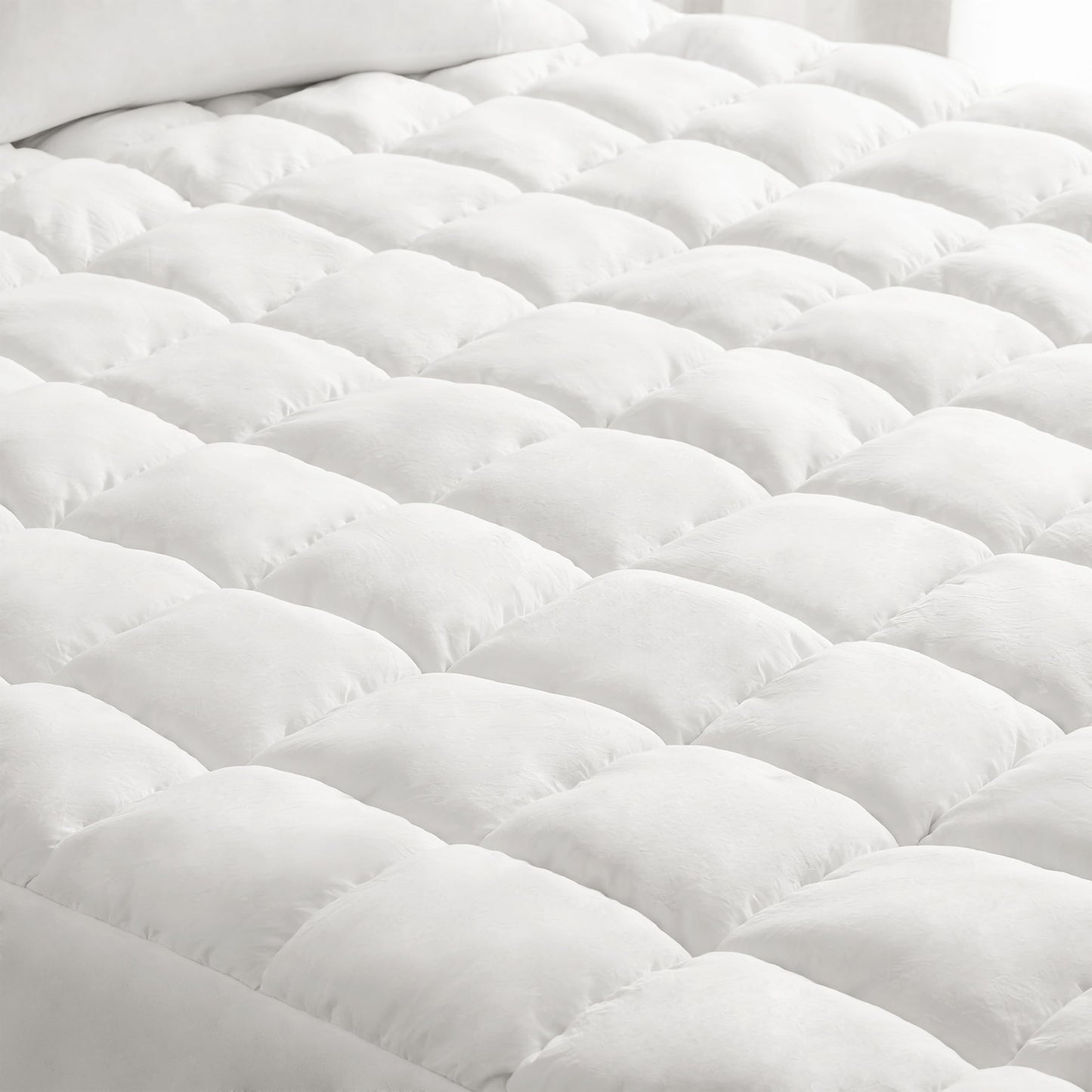 Intelligent Design Twin Mattress Pad, Overfilled High Density Down Alternative Fill, Extra Fluffy 3D Puff Mattress Topper Soft Microfiber Mattress Cover, Fitted Pocket Fits Up to 18", Full, White