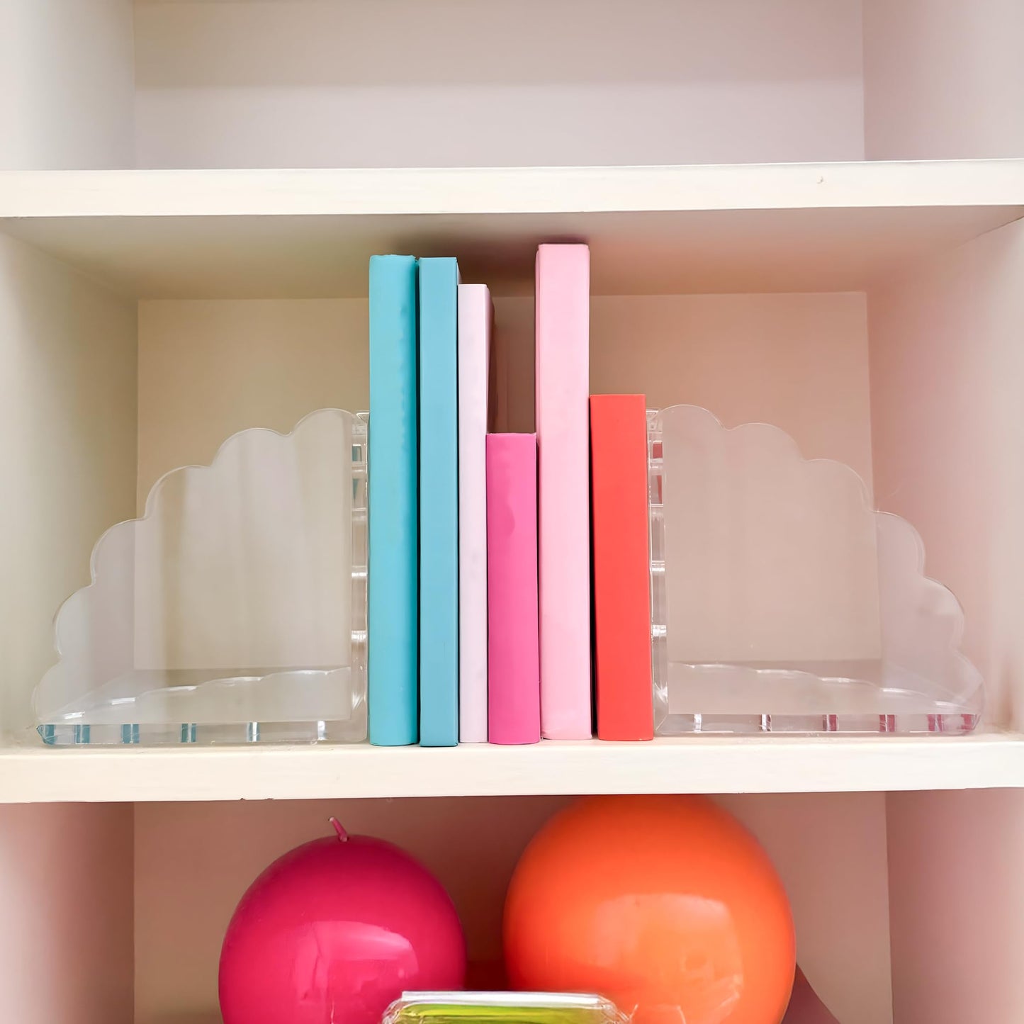Scalloped Acrylic Bookends (Clear) – Set of 2 Decorative Non-Slip Book Holders | Modern Minimalist Bookends for Shelves, Office, and Home Décor – Durable Transparent Book Supports