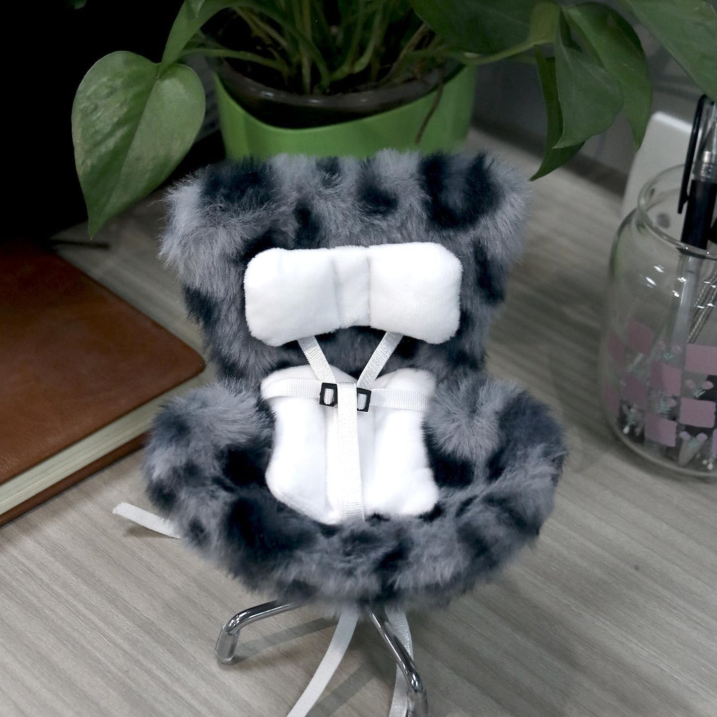 Doll Car Seat Compatible with Labubu, Chair for 3–8 inch Dolls - Adjustable Safety Strap, Air Vent Clip & Desktop Stand, Soft Cushion, Cute Car Ornament Gift for Collectors & Fans (Grey Leopard Print)