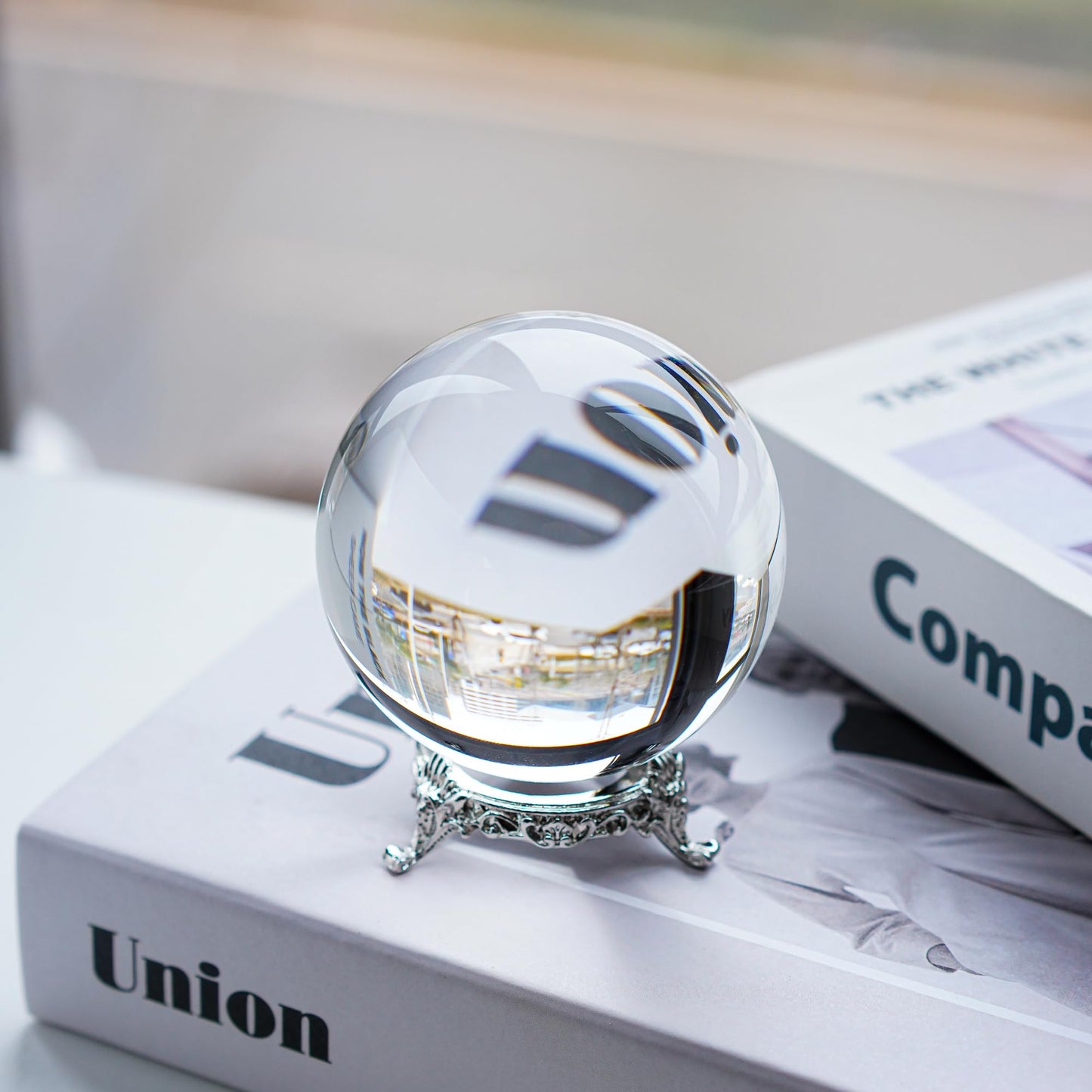 QFkris 80mm Clear Crystal Ball with Stand for Fortune Teller Divination Crystal Sphere for Magic, 3.1inch Decorative Ball for Lensball Photography, Feng Shui