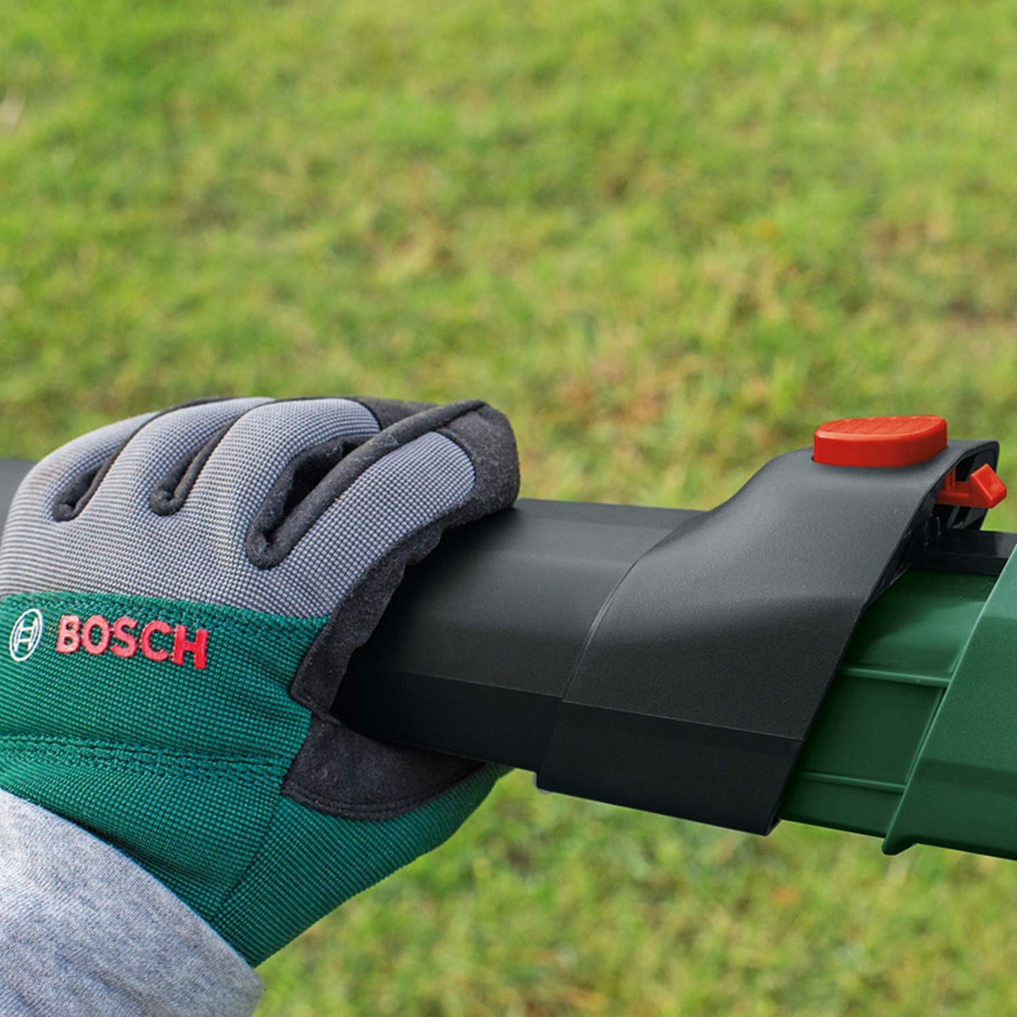 Bosch Electric Leaf Blower and Vacuum UniversalGardenTidy 3000 (3000 W, collection bag 50 l,variable speed,for blowing, vacuuming shredding leaves, Weight: 4.7 kg, in carton packaging)