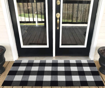 LEVINIS Buffalo Plaid Outdoor Rug - Retro Farmhouse Tartan Checkered Door Mat Black and White Hand-Woven Washable Floor Rugs for Kitchen/Bathroom/Entry Way/Laundry Room, 24'' x 51''