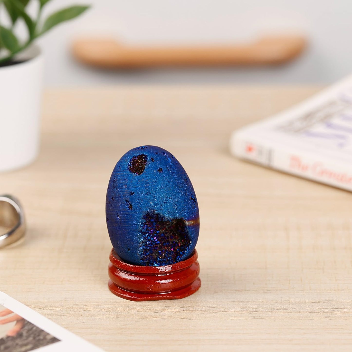 dssmboom Titanium Coated Druzy Agate Crystal Egg Specimen with Wooden Base, Healing Stone Egg Shape Geode Figurine for Home Decoration, Deep Blue