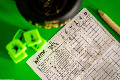 USAOPOLY YAHTZEE: Disney Hocus Pocus | Collectible Witch~'s Caldron Dice Cup Classic Family Game Based on Film Great for Night Officially-Licensed & Merchandise, Black