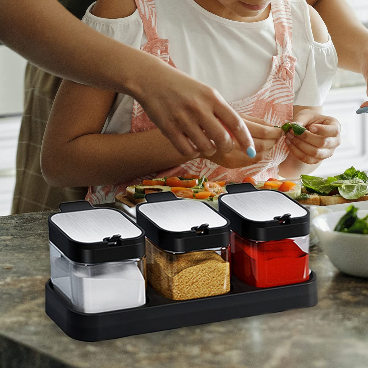 Glass Condiment Spice Jars,5.6Oz/255 ml Condiment Jar Spice Container with Lids and Spoons and Tray,Clear Glass Condiment Canisters Pots for Salt Pepper,Seasoning Box 3 Set for Kitchen Counter
