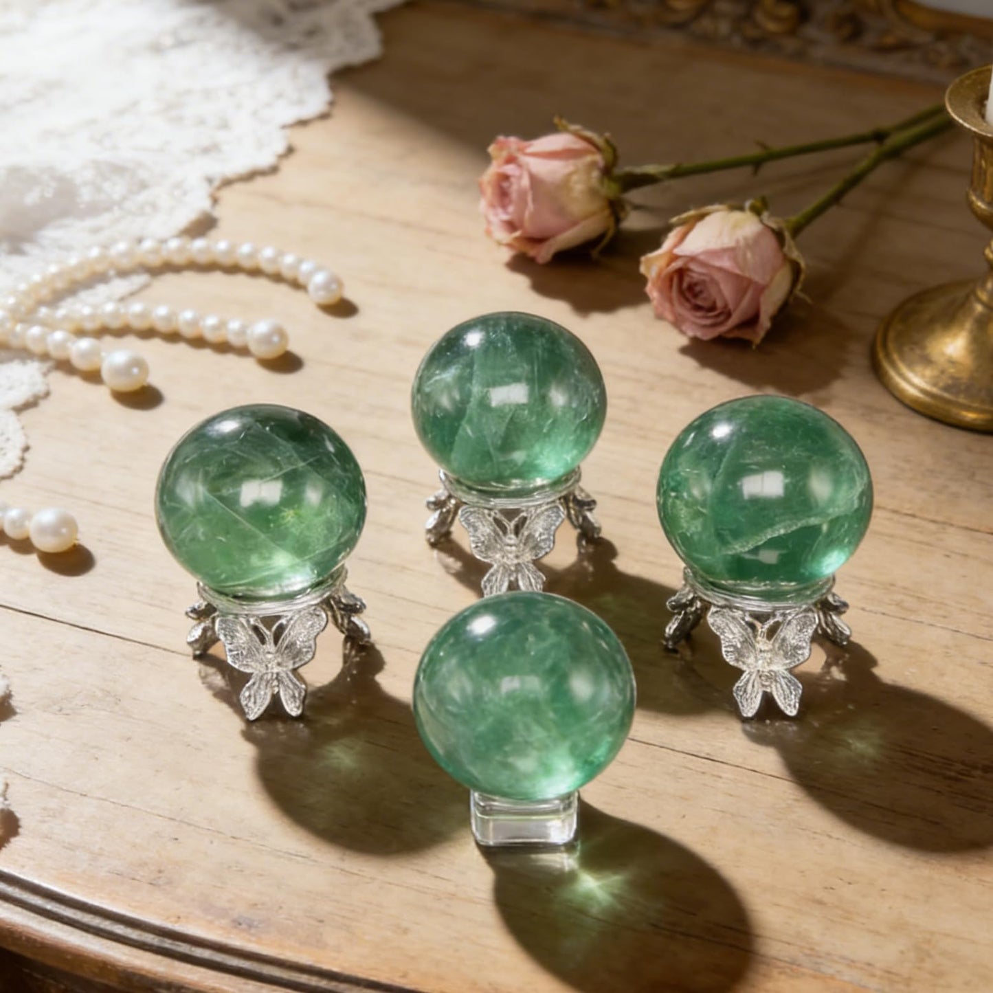 AierCrystal Natural Stone Crystal Sphere Feng Shui Home Decoration Ball Positive Energy Scrying Orb for Meditation Tool for Spiritual Space Purification Globe Diameter 6-7cm Green Fluorite Sphere