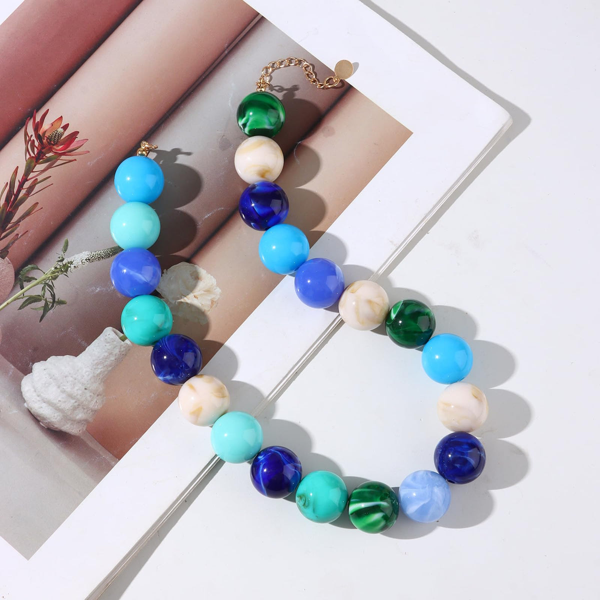 joymiao Chunky Bead Necklace for Women Colorful Resin Rainbow Beaded Necklace Boho Gemstone Large Beads Necklaces Summer Retro Jewelry