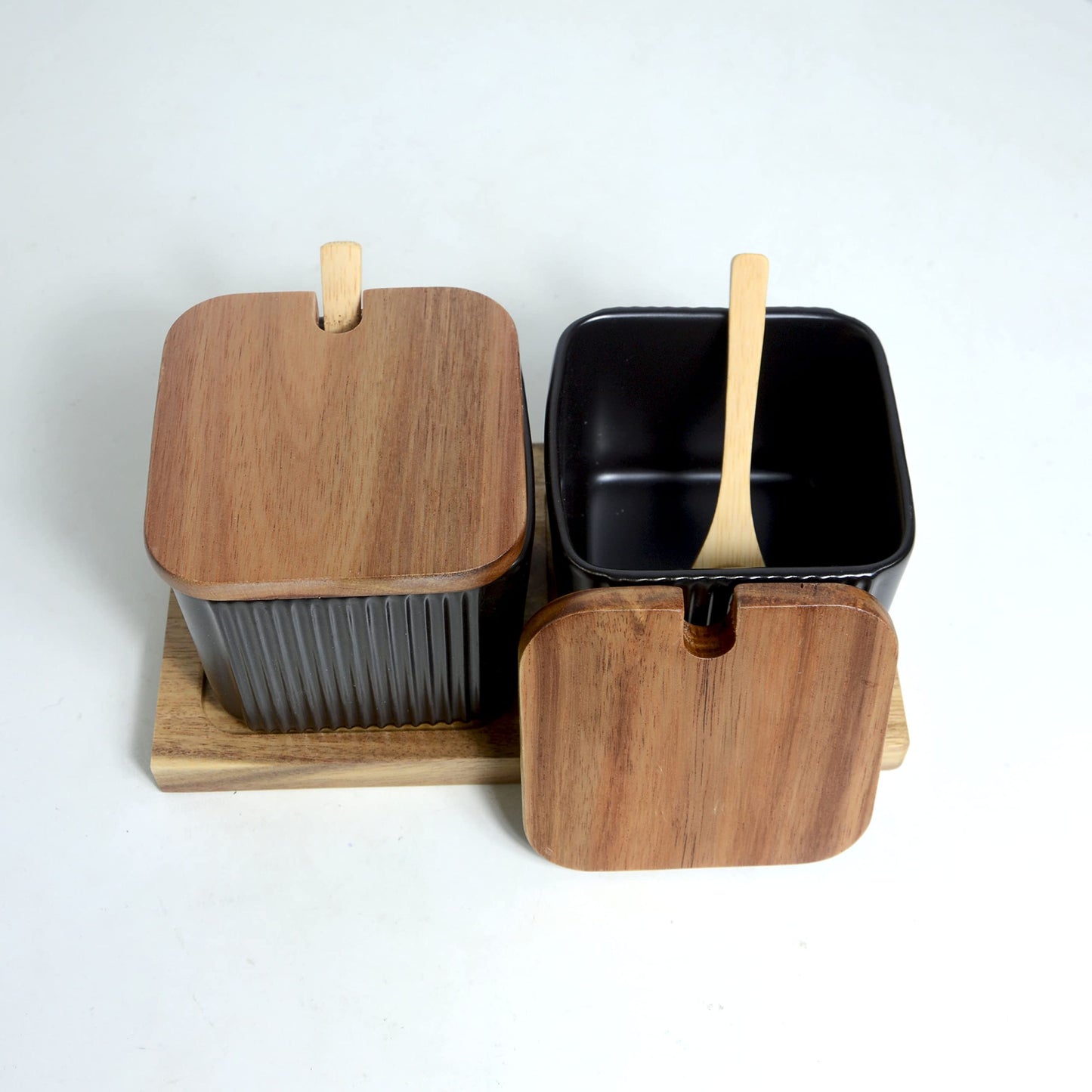 BIHOIB Black Porcelain Sugar Bowl Condiment Pot Salt Container with Wooden Lid, Spoon and Tray, Modern Spice Box Seasoning Jar, Set of 2