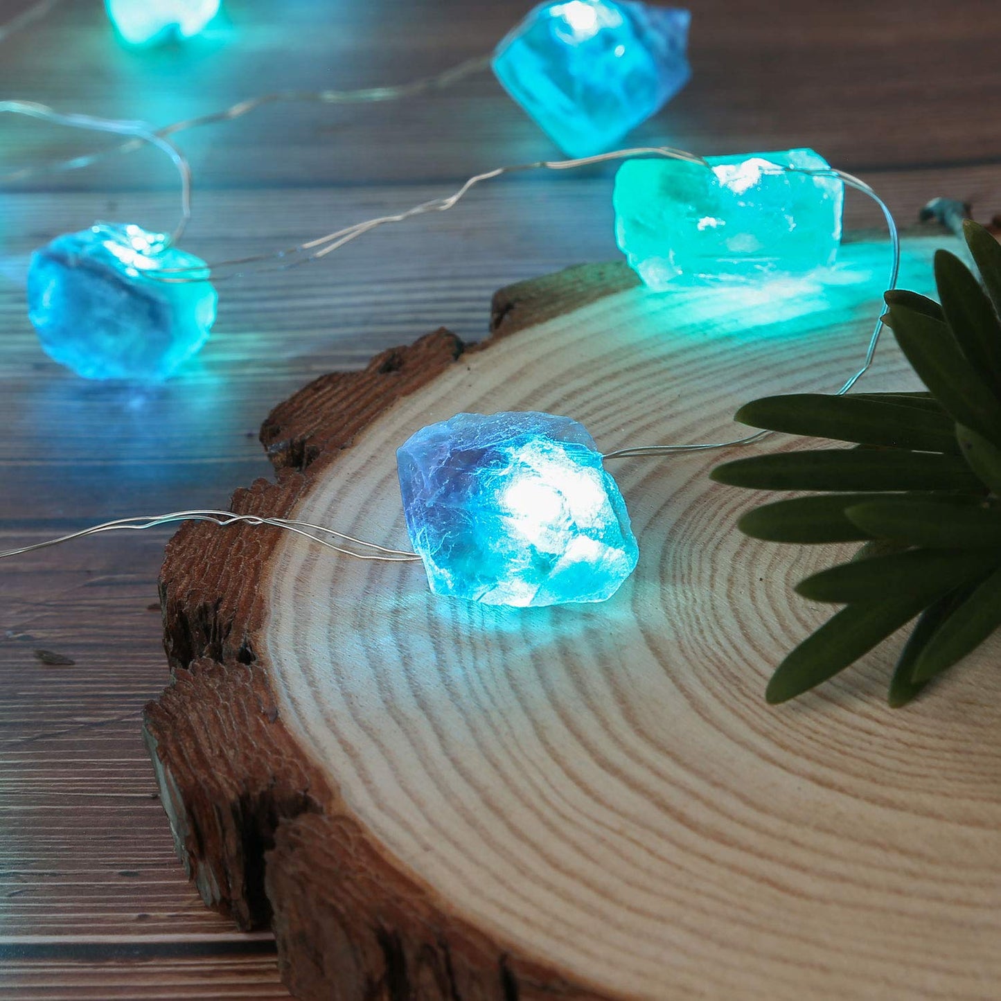 Natural Fluorite String Lights Raw Crystal Decorative Lights Healing Cluster Lit 20 LEDs 6.5ft with Remote Control, Hanging Ornaments Decor Battery Operated for Reiki, Wedding, Divination, Display