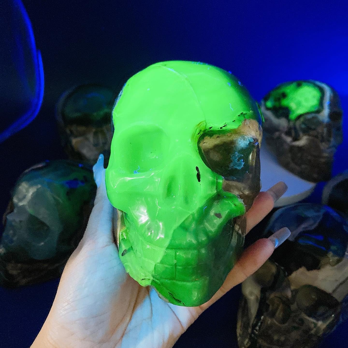 3-4 inch Volcanic Agate Skull - Large Crystal Carving Mystic Statue, Healing Crystals & Gemstone Decor, Polished Stones for Spiritual Healing (8-10 cm, 400-500g)