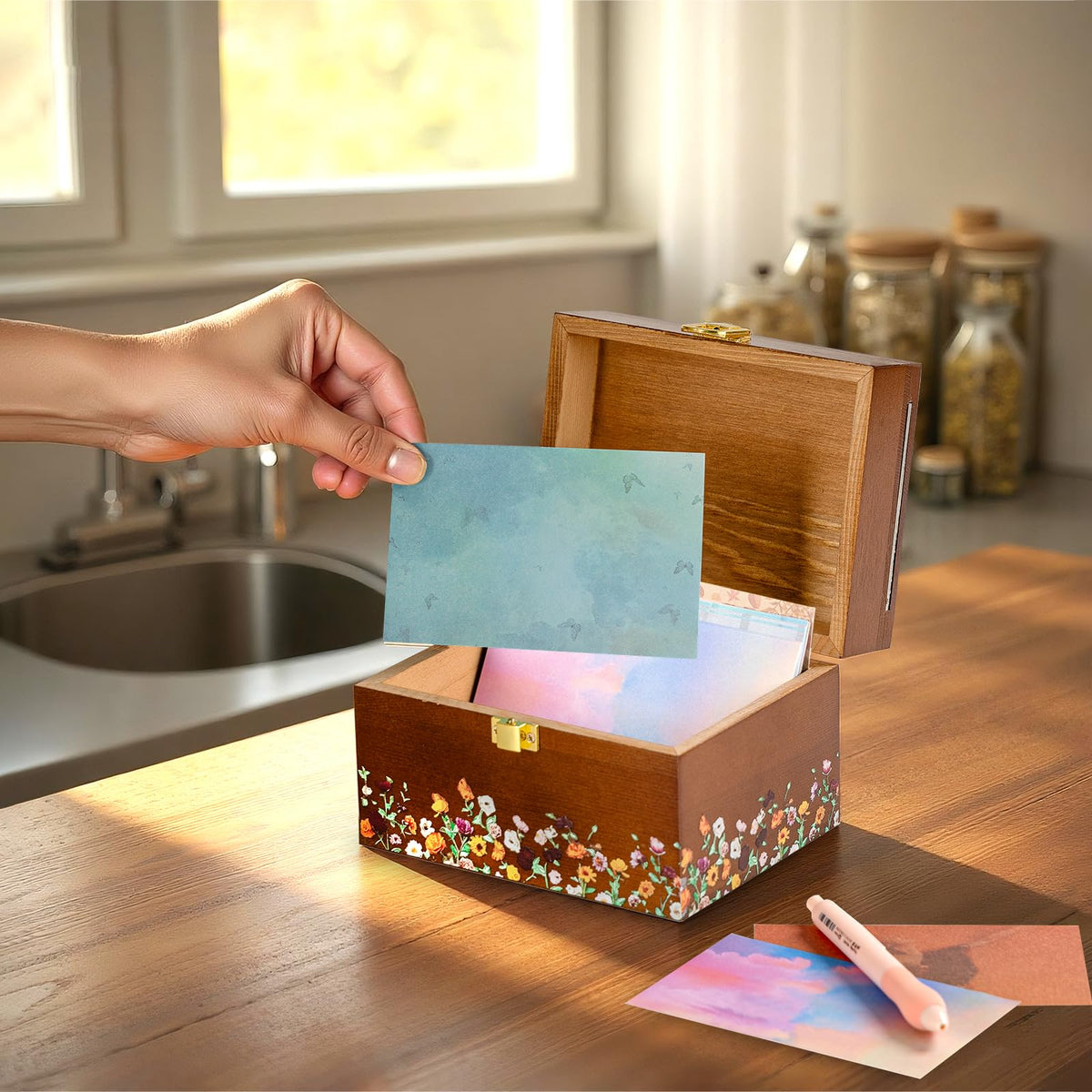 SMAILLBUDDHA Valentine's Day Gifts for her, 3 * 5 Solid Wood Index Card Organizer Friendship Bracelet Box with Transparent Acrylic Top Cover Gift for Christmas & New Year Comes with 100 Guide Cards