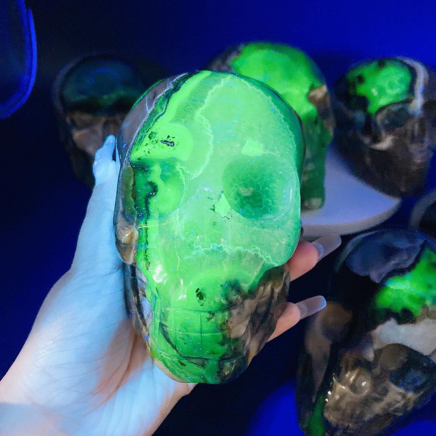 3-4 inch Volcanic Agate Skull - Large Crystal Carving Mystic Statue, Healing Crystals & Gemstone Decor, Polished Stones for Spiritual Healing (8-10 cm, 400-500g)