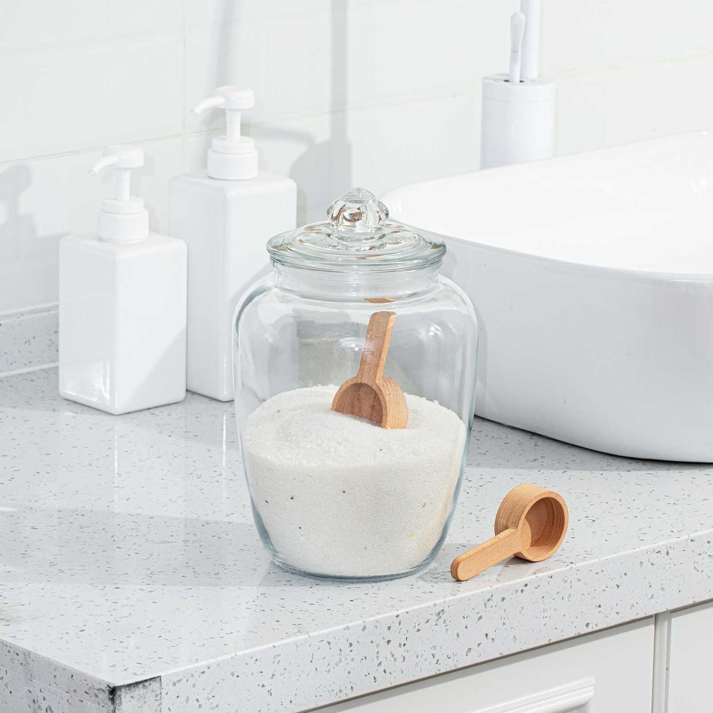 SiliFine 2 Set 74 oz Bath Salt Containers with Airtight Lids and Wooden Scoops, Large Glass Epsom Salt Jars Bathroom Organizers and Storage for Laundry Soap, Flour, Sugar, Tea(Clear)