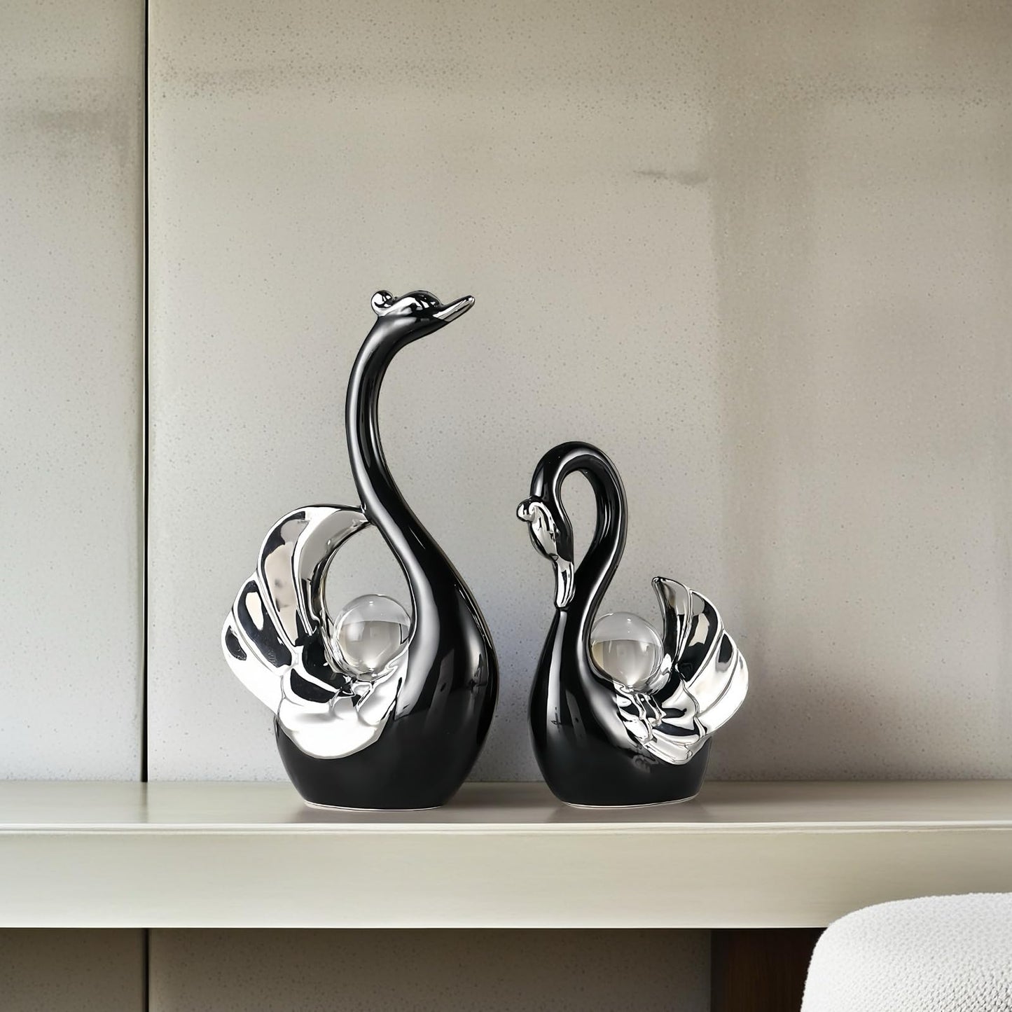 XINDAM A Pair of Swan Figurines Swans Statue with Crystal Ball Model Home Office Display Decorative Craft Living Room Decor (Black)