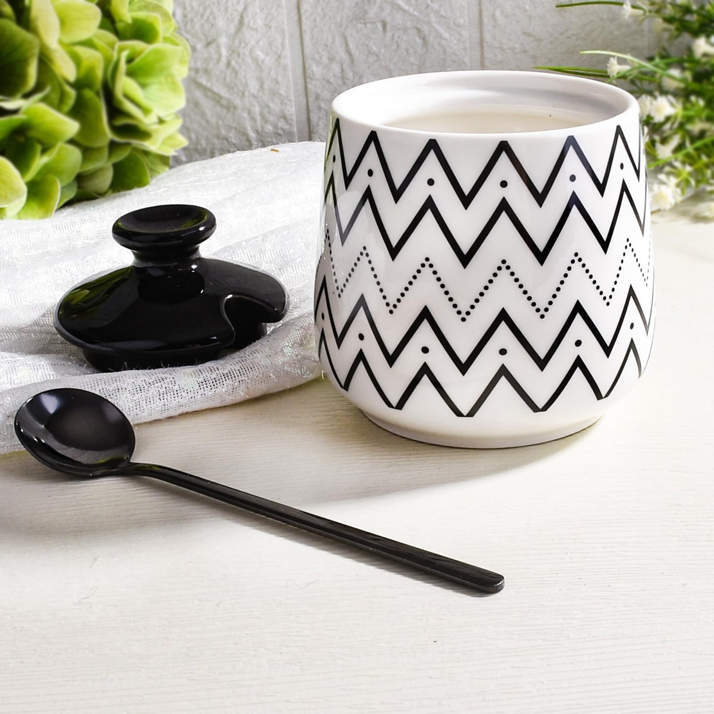 Cerficer Ceramic Sugar Bowl with Lid and Spoon, Decorative Sugar Jar for Coffee Bar, Modern Black Chevron Zigzag Pattern Salt Cellar, Chic Kitchen Storage or Decor