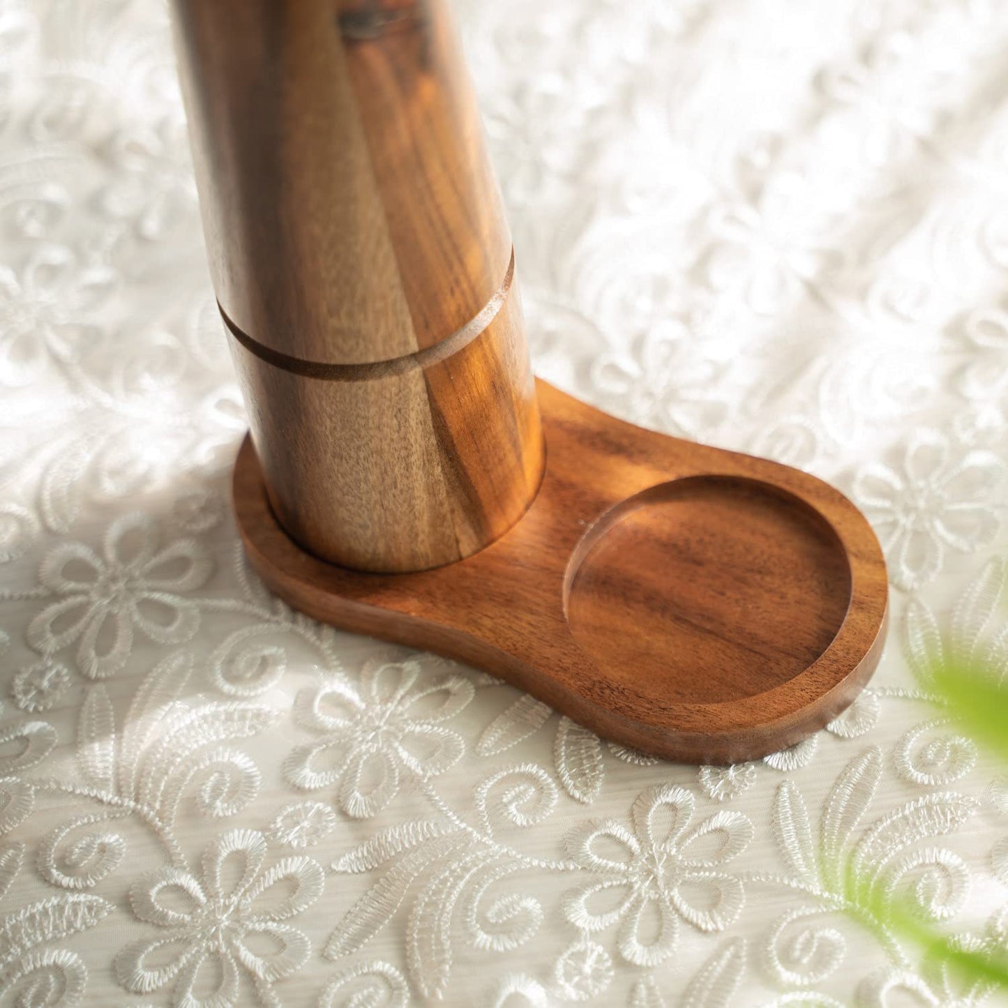 DeroTeno Salt and Pepper Mill Tray, Inner Dia 6 cm / 2.36 inch, Acacia Wood, Pepper Grinder Rest, Dining Table Protector (Pepper Mill and Salt Mill are not Included)