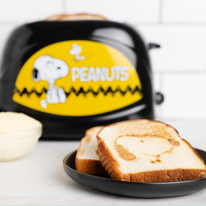 Uncanny Brands Hello Kitty Two-Slice Toaster- Toasts Your Favorite Kitty On Your Toast