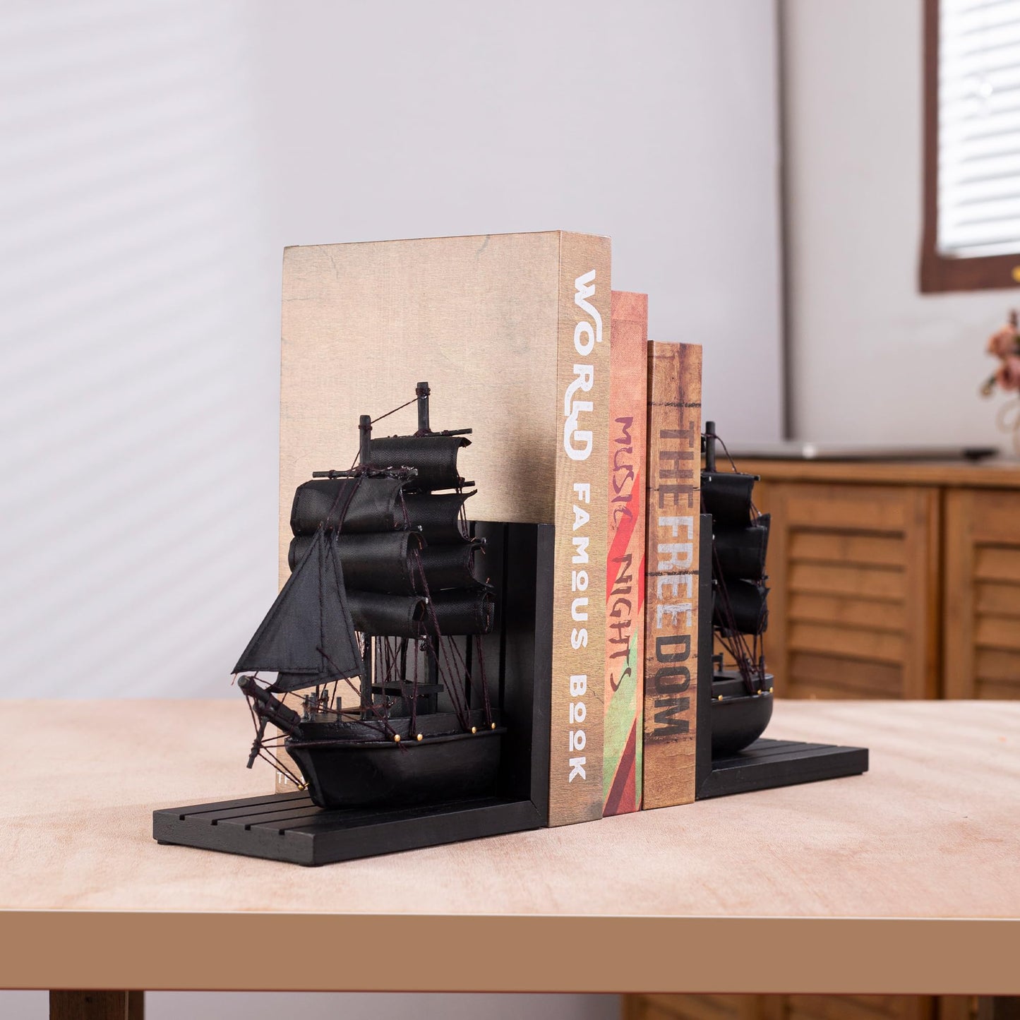 NAUTIMALL Wooden Ship bookends The Black Pearl Pirate 10" Prebuilt Caribbean Coastal Sailboat Decor Nautical Gift for Enthusiasts