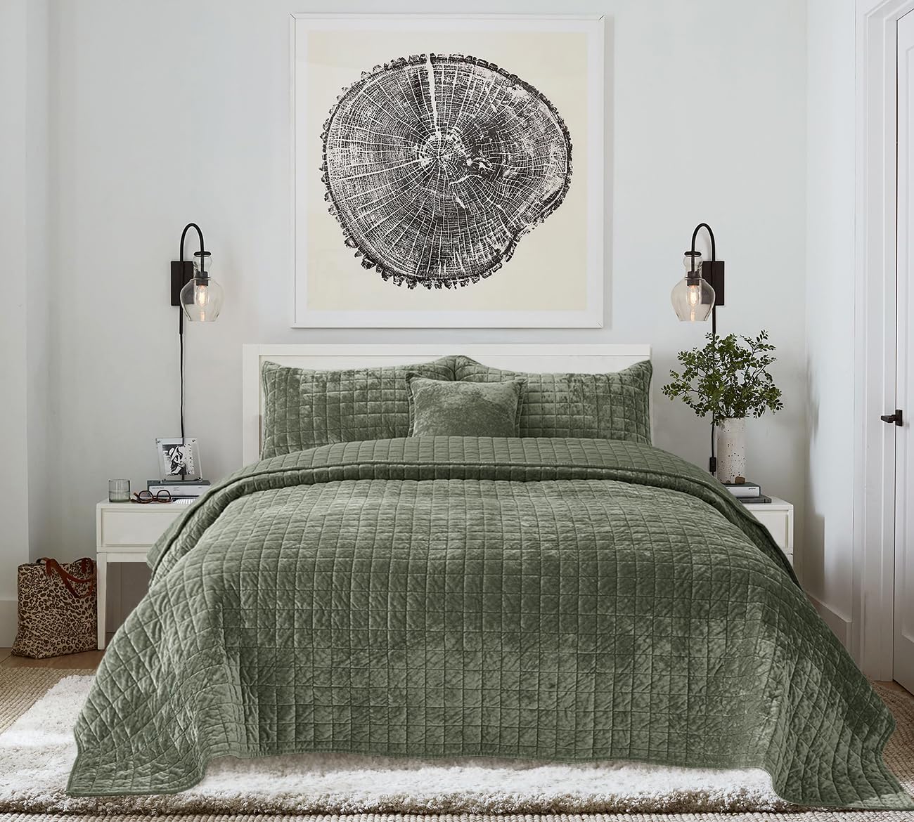 COCOPLOCEUS Quilt Set King Size 98x106 Luxurious Velvet Bedding Sets with 2 Pillow Shams 20x36 3 Pieces Ultra Soft Quilted Bedspread Coverlet Comforter for All Season,Army Green