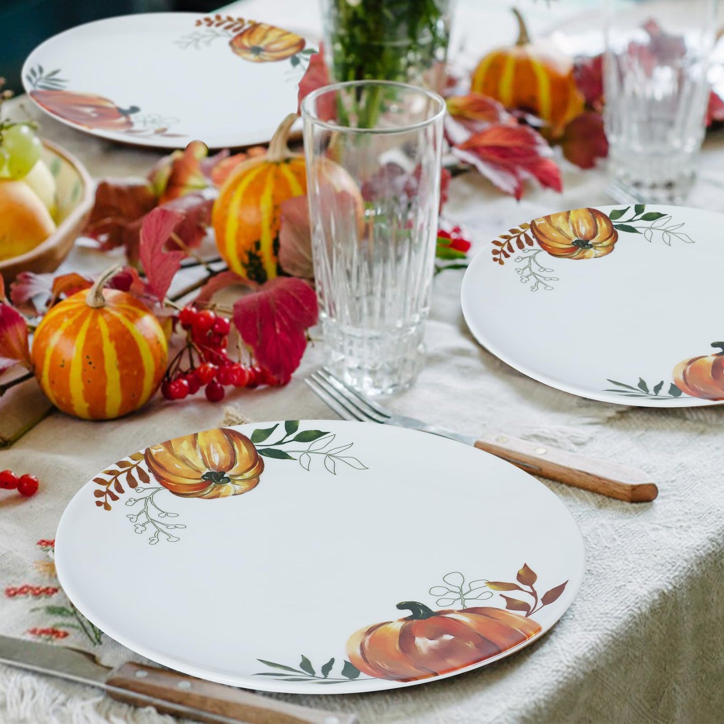 Webbylee 10 Inch Fall Pumpkin Plates for Thanksgiving, Set of 4 Durable Melamine Dinner Plates, Heavy Duty Dishwasher Safe & Shatter-Resistant Autumn Tableware for Holiday Parties