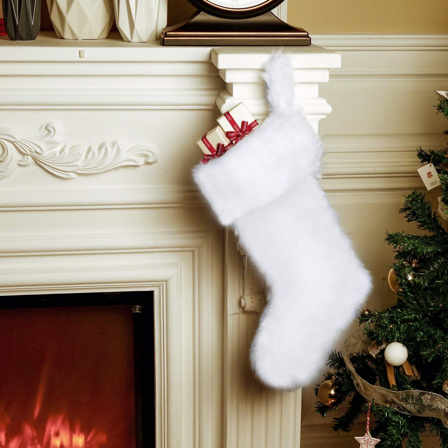 Pangda 2 Pcs White Christmas Stockings 20 Inch Faux Fur Xmas Stocking Snowy Stockings Fireplace Hanging Gift Bags for Xmas Holiday Family Party Decoration