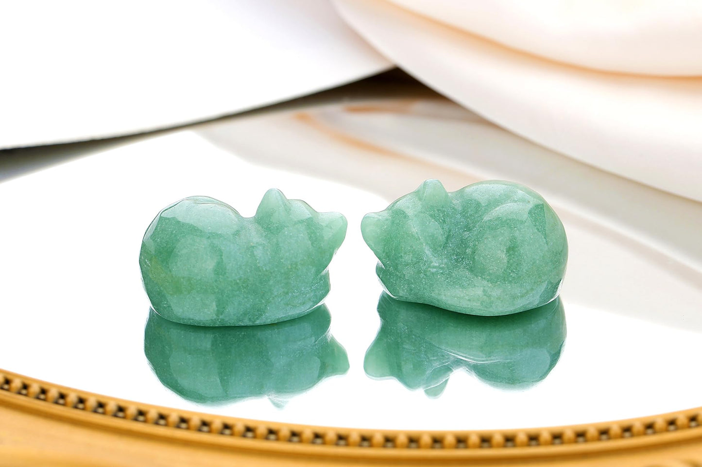 QINJIEJIE Green Aventurine Cat Crystals Decor Sleeping Cat Statue Healing Stone Decor Gifts Hand Carved Gemstones Figurine Office Room Home Desk Decorations Cute Gem Lucky Energy Gifts for Women Men