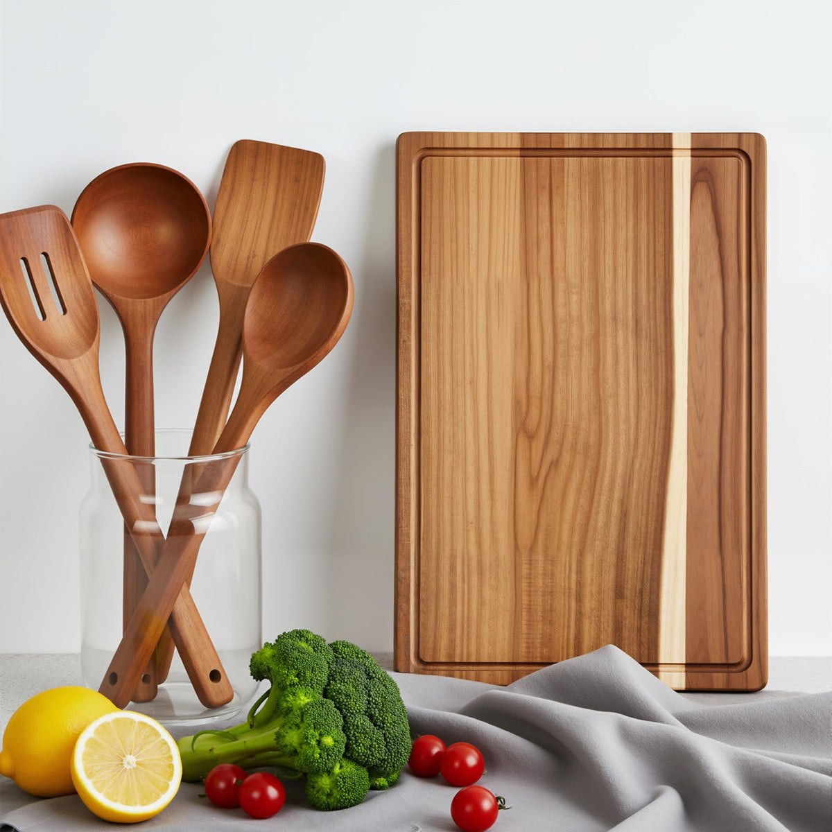 17.3x11.8 Inch Acacia Wood Cutting Boards for Kitchen, Reversible Wooden Chopping Board Large Wooden Charcuterie Board with Deep Juice Grooves & Non-Slip Handle for Meat Turkey Fruit and Cheese