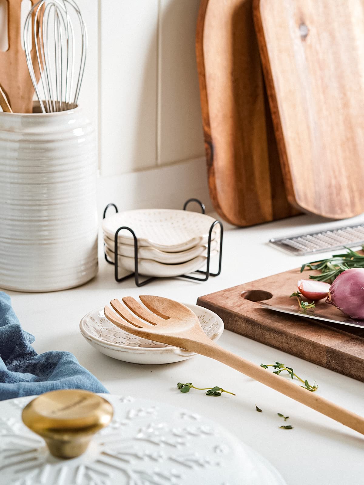 LE TAUCI Ceramic Spoon Rests for Stove Top with Holder, Set of 4 Farmhouse Spoon Holder for Kitchen Counter, 4.8 Inch Heat Resistant Utensil Rest for Cooking & Coffee Bar, Embossed, White