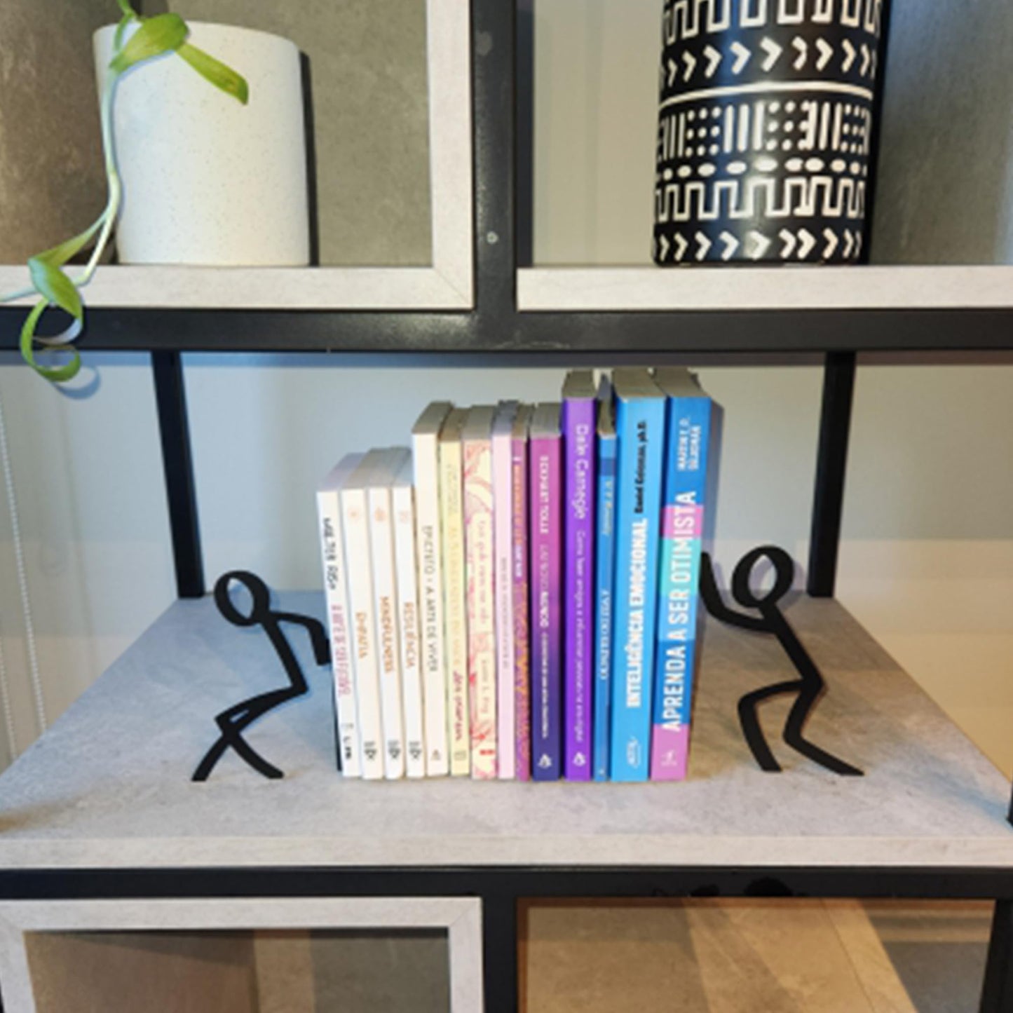 Figurine Bookends with Book-Holding Characters - Steel with Epoxy Coating - Decorative Pair of Book Holders for Shelves, Desk, and Office - Black – Geguton
