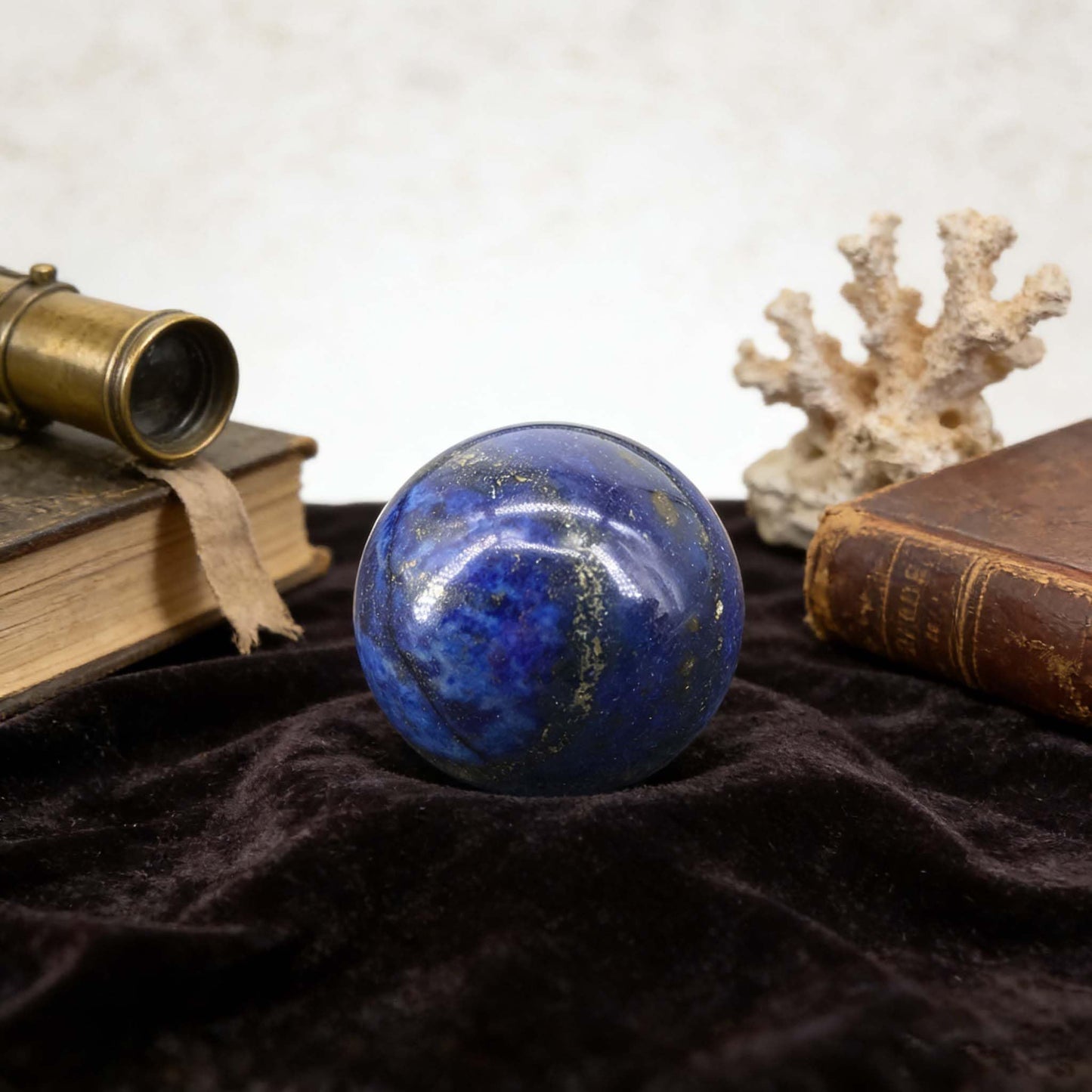 AierCrystal Natural Stone Crystal Sphere Feng Shui Home Decoration Ball Positive Energy Scrying Orb for Meditation Tool for Spiritual Space Purification Globe Diameter 4-5cm Lapis Lazuli Sphere