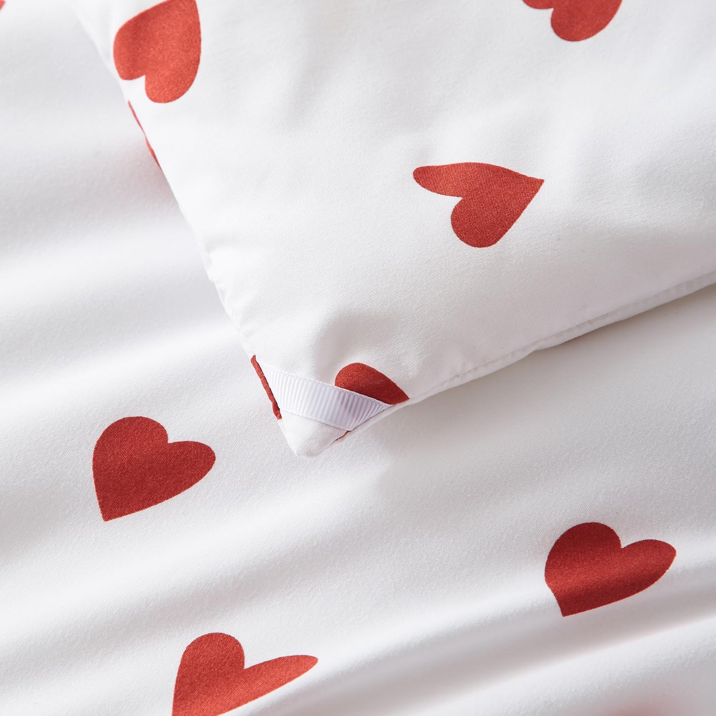 Nayoroom Heart Comforter Set Queen Size Kawaii Red Heart Pattern Comforter Kids Girls Cute Heart-Shaped 3Pcs Soft Lightweight Bedding Set for All Seasons (1 Comforter, 2 Pillowcases)