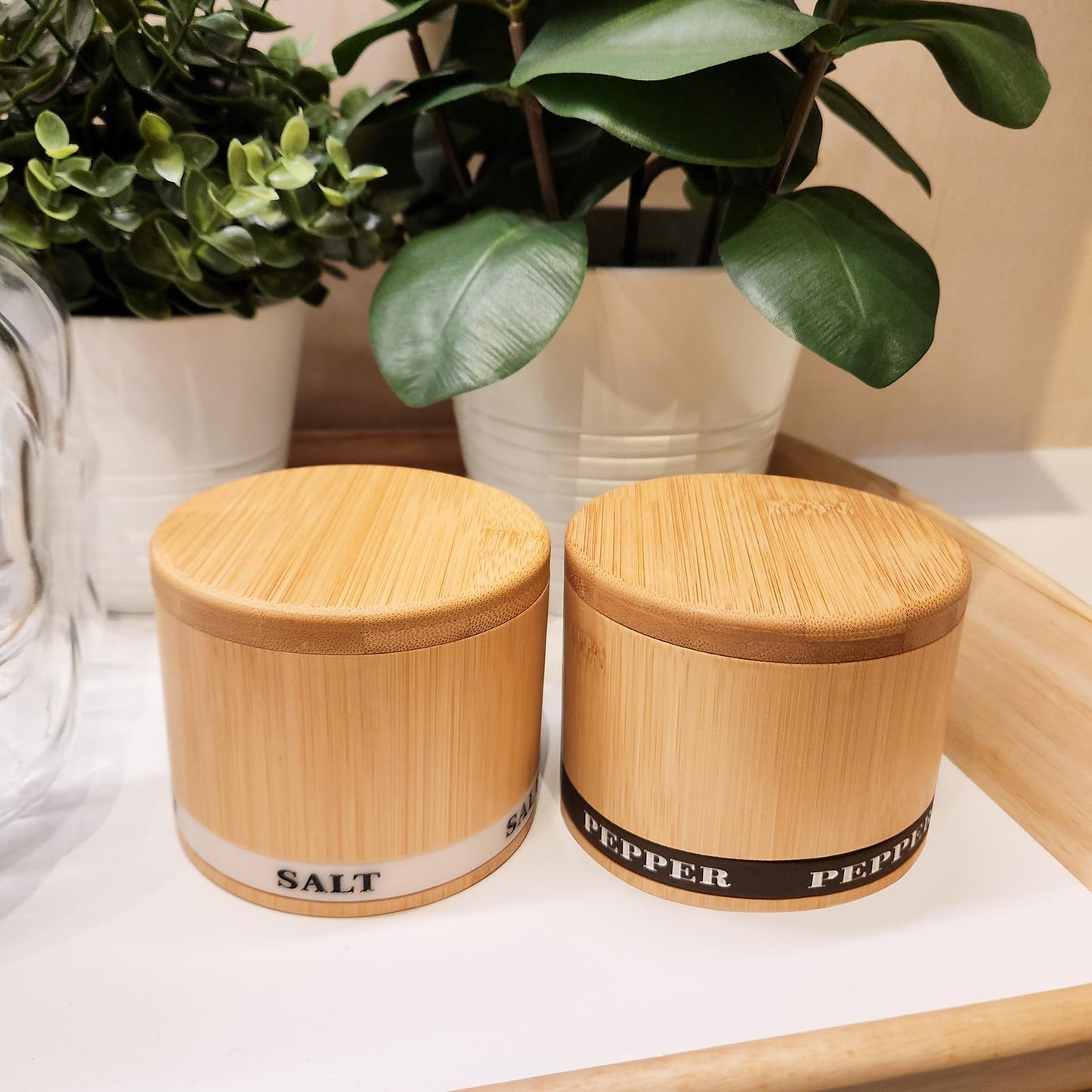ThougrLyh Salt Box Bamboo Pepper and Salt Container with Swivel Lid and Spoons, Spice Cellar with Mat and Labels, Holder for Seasoning and Small Items, Dual 13 Oz Capacity