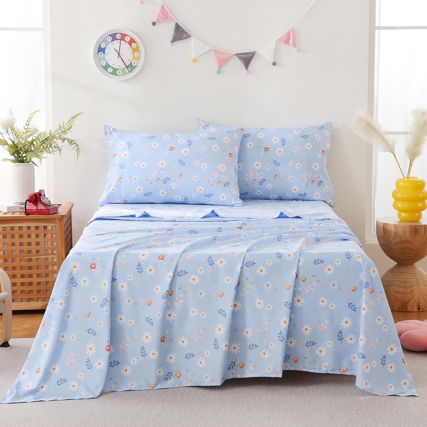 Yibeizi Blue Floral Strawberry Sheet Set for Girls, Full Size Kids Cute Daisy Flower Patterned Bedsheet Microfiber Deep Pocket Bedding Sheets & Pillowcases 4 Pieces