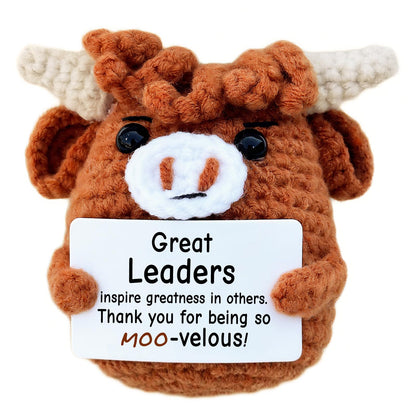 Roqei Handmade Crochet Highland Cow Boss Gift - Motivational Thank You Gift for Men & Women Managers Supervisors | Cute Office Desk Decor for Bosses Day, Birthday, Promotion, Christmas Appreciation