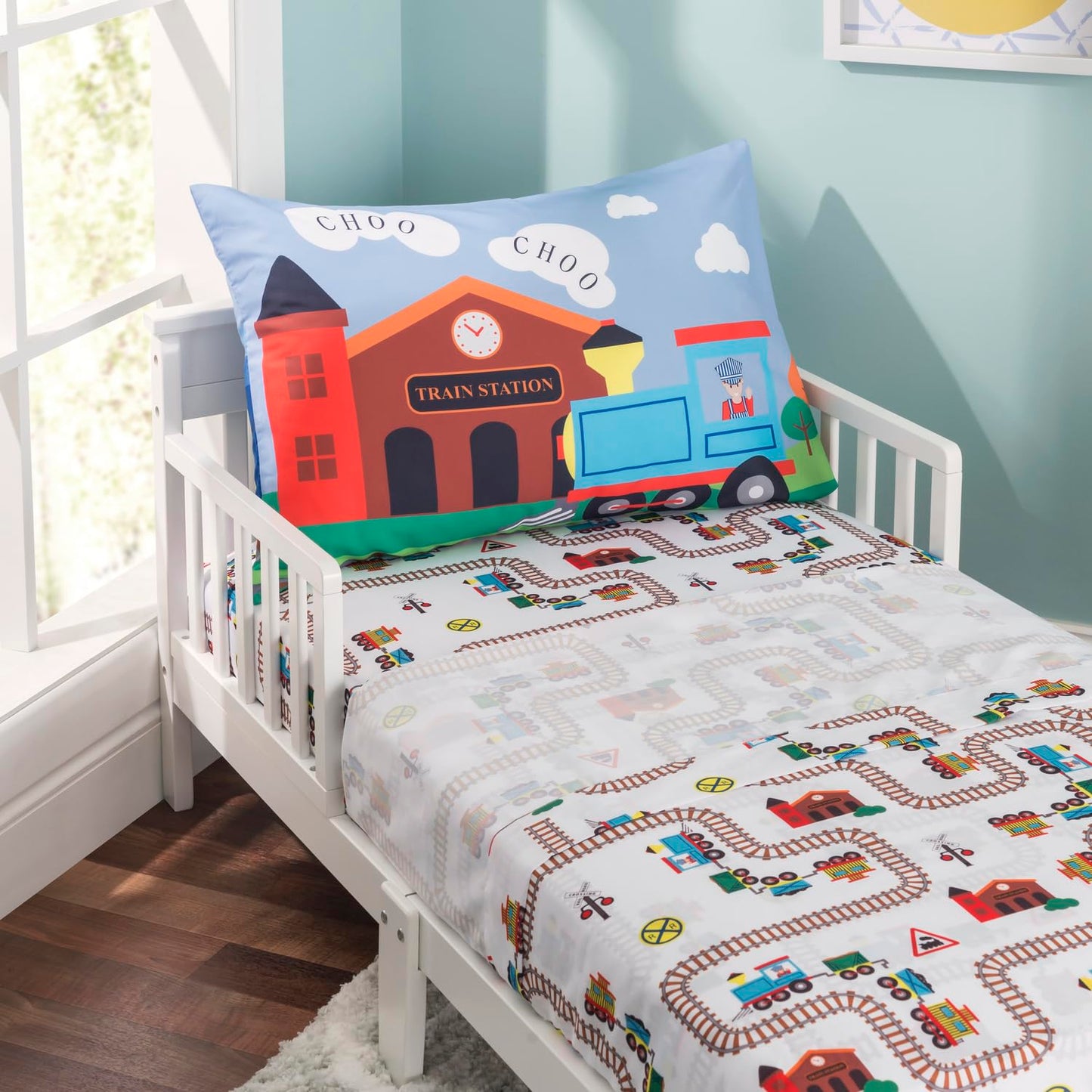 EVERYDAY KIDS 4 Piece Toddler Bedding Set -Choo Choo Train- Includes Comforter, Flat Sheet, Fitted Sheet and Reversible Pillowcase