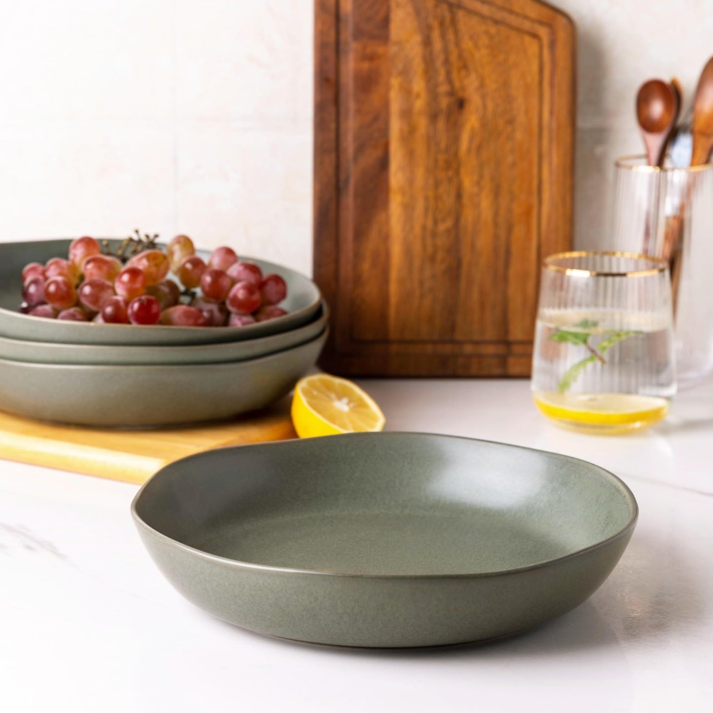 AmorArc 9.75'' Ceramic Large Pasta Bowls, 38oz Stoneware Flat Serving Bowls Set of 4, Oven,Microwave&Dishwasher Safe Bowls with Wavy Rim for Fruit Pasta Salad Meal, Reavtive-Matte