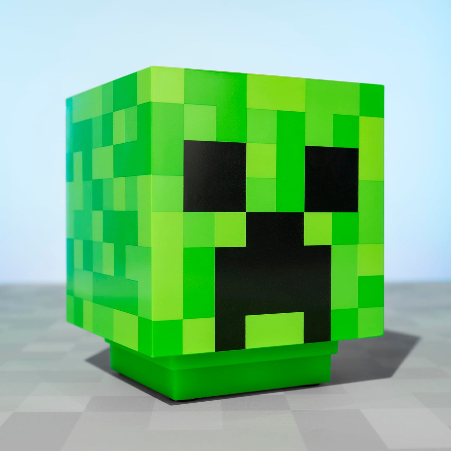 Minecraft Creeper Desk Light with Official Creeper Sounds, Handheld Night Light for Kids Room or Gamer Décor Officially Licensed Minecraft Gifts | Paladone, Green