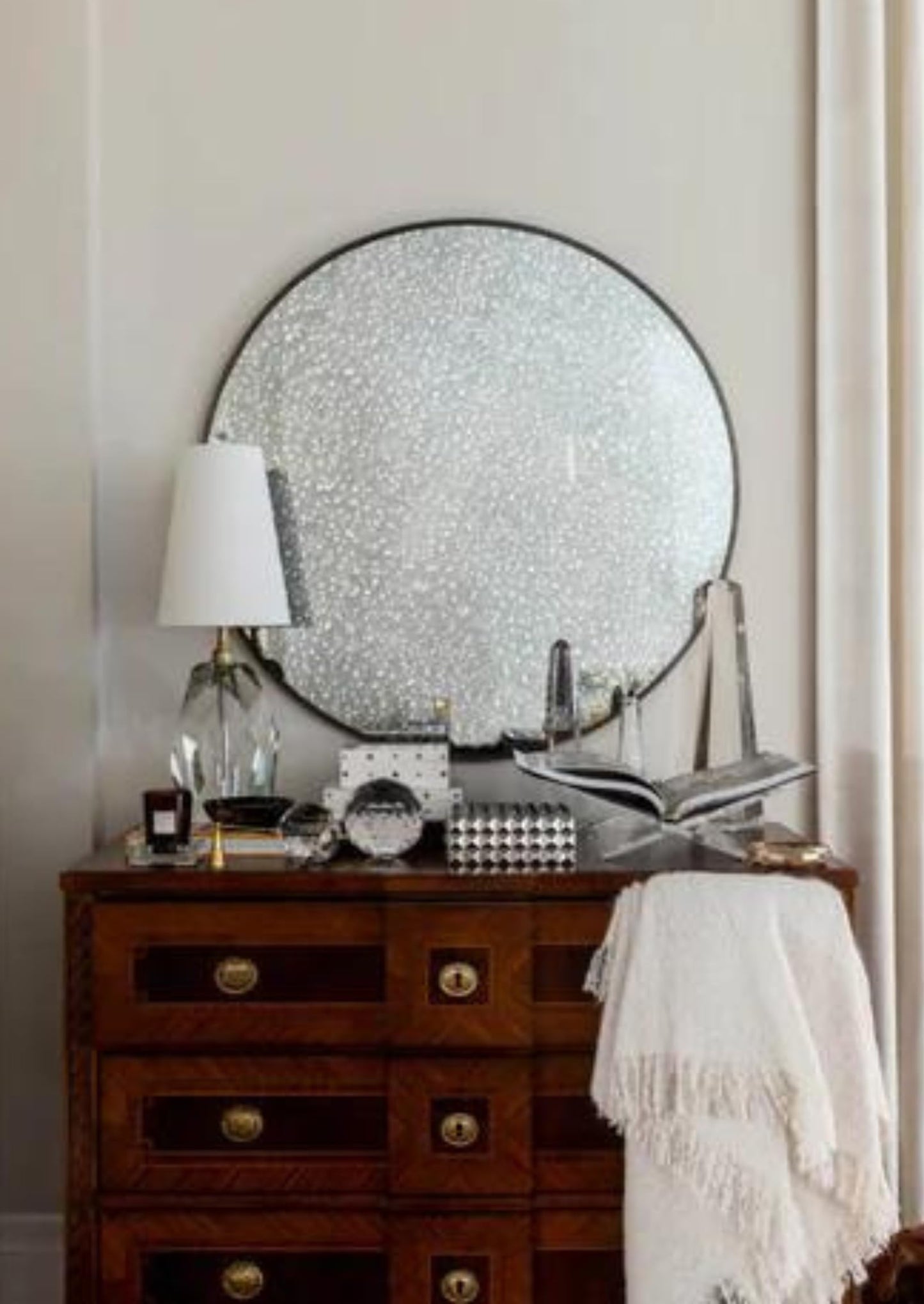 Alice Lane Crystal Orb Large Home Collection — Mesmerizing Fusion of Elegance and Mystique — Centerpiece for All Rooms in Home or Office (Large)