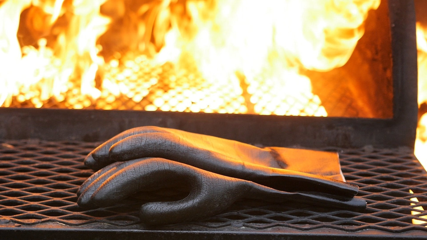 Artisan Griller BBQ, Smoker & Oven glove- Insulated Heat Resistant for Fryer & Kitchen. Great Barbecue Smoking Oyster Mitt–Turkey Fryer, Oil,Fire & Water resistant -(Size 10/XL – Black neoprene)