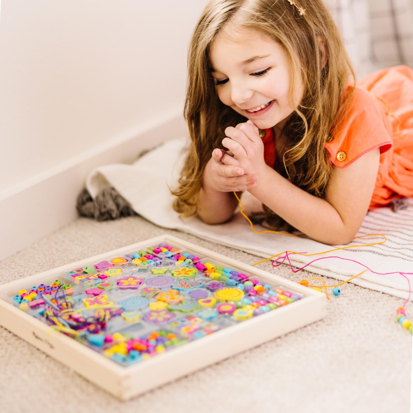 Melissa & Doug Bead Bouquet Necklace Making Kit | Wooden Beads for Jewellery Making Kit | Arts and Crafts for Kids Age 6 | Friendship Bracelet Making Kit for Girls or Boys