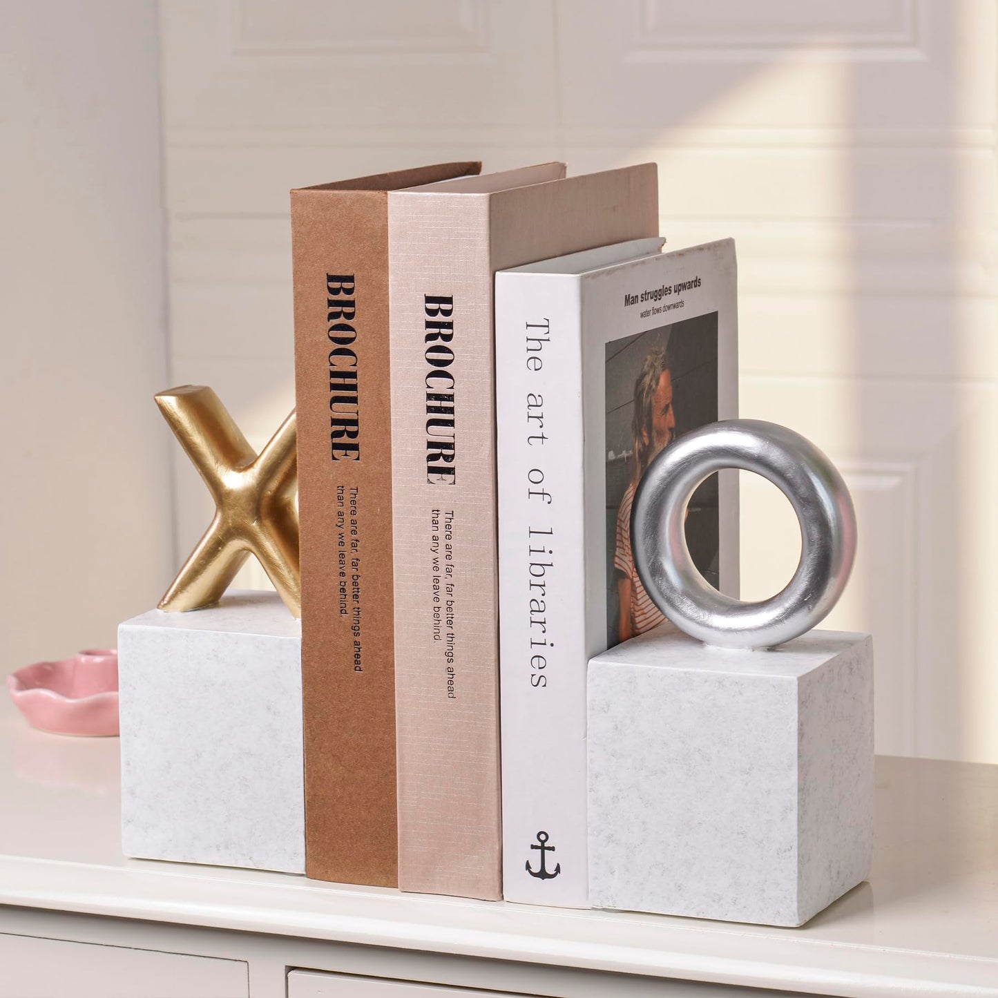 Kakizzy Modern Decorative Bookends,Resin Book Ends for Shelves,Unique X and O Design Book Stopper Decor for Desk Home,Non-Slip Book Holder Shelf Decor,Gifts for Valentine's Day (Gold/Silver)