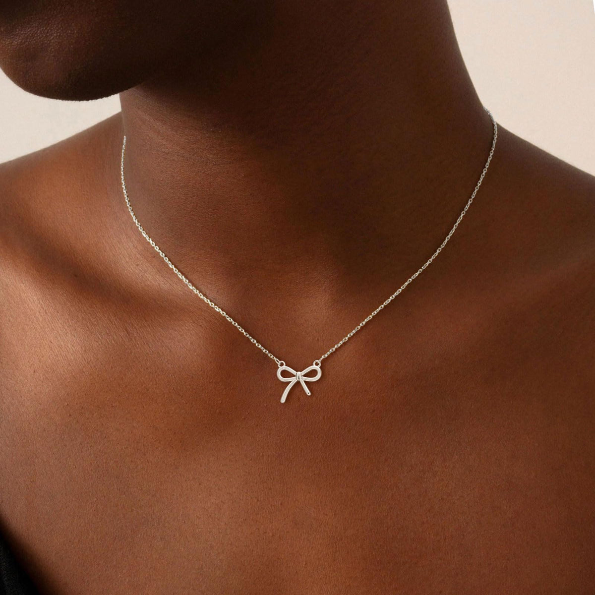 VRIUA Bow Necklace, 14K Silver Plated Bow Necklace for Women Dainty Simple Everyday Jewelry Gift