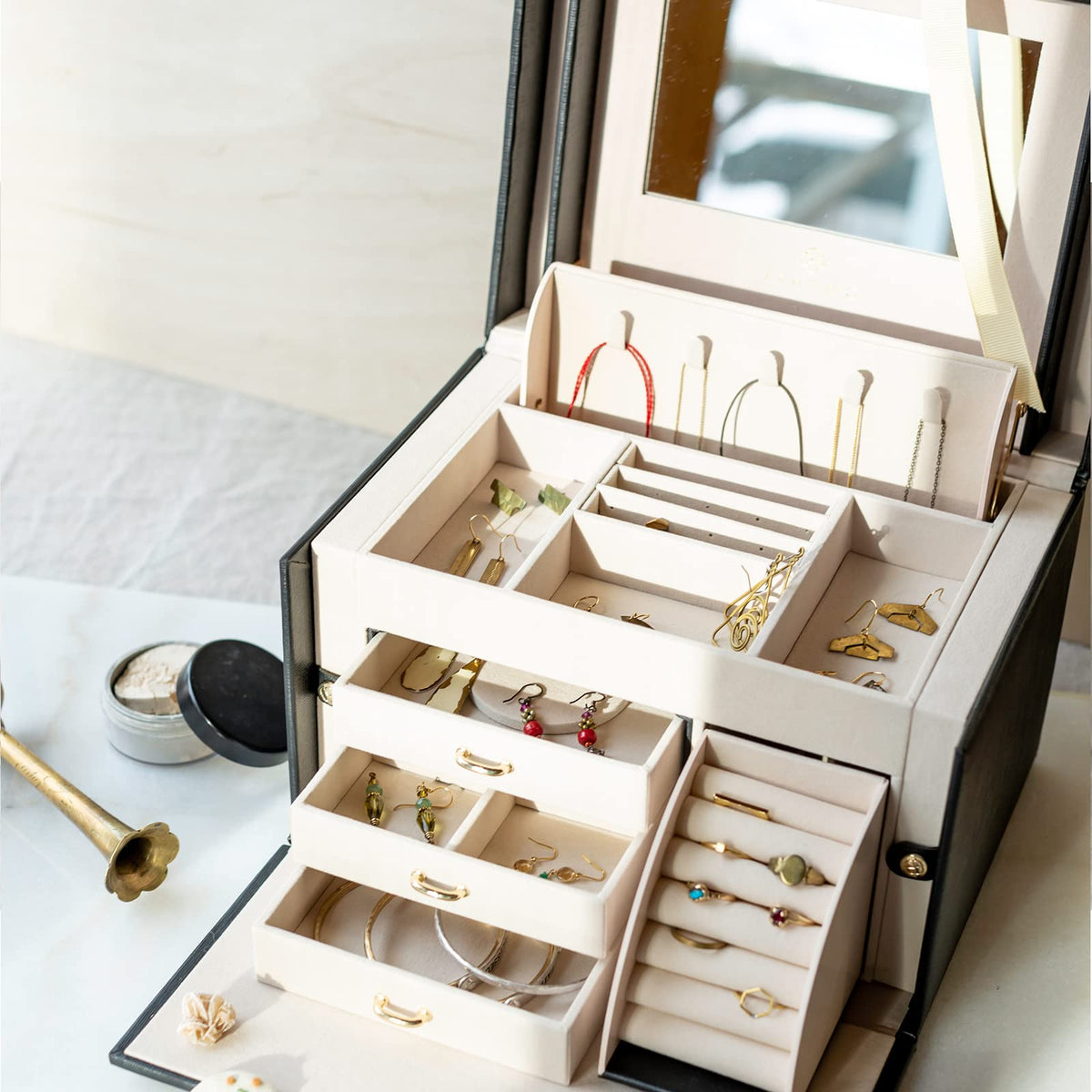 VLANDO Jewelry Box Organizer for Girls Women, Large Baroque Jewelry Holder Organizer with Mirror, 3 Drawers for Bracelets, Earrings, Rings, Necklaces, Mothers Day Gifts for Loved One, Black