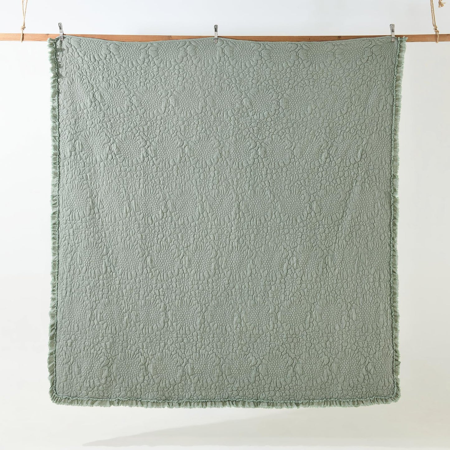 HORIMOTE HOME Sage Green Ruffled Quilt King Size, Shabby Chic Floral Quilt Set Lightweight Crinkled Farmhouse Rustic Bedding Set, 3 Pieces Reversible Bedspread with 2 Pillow Shams for All Season